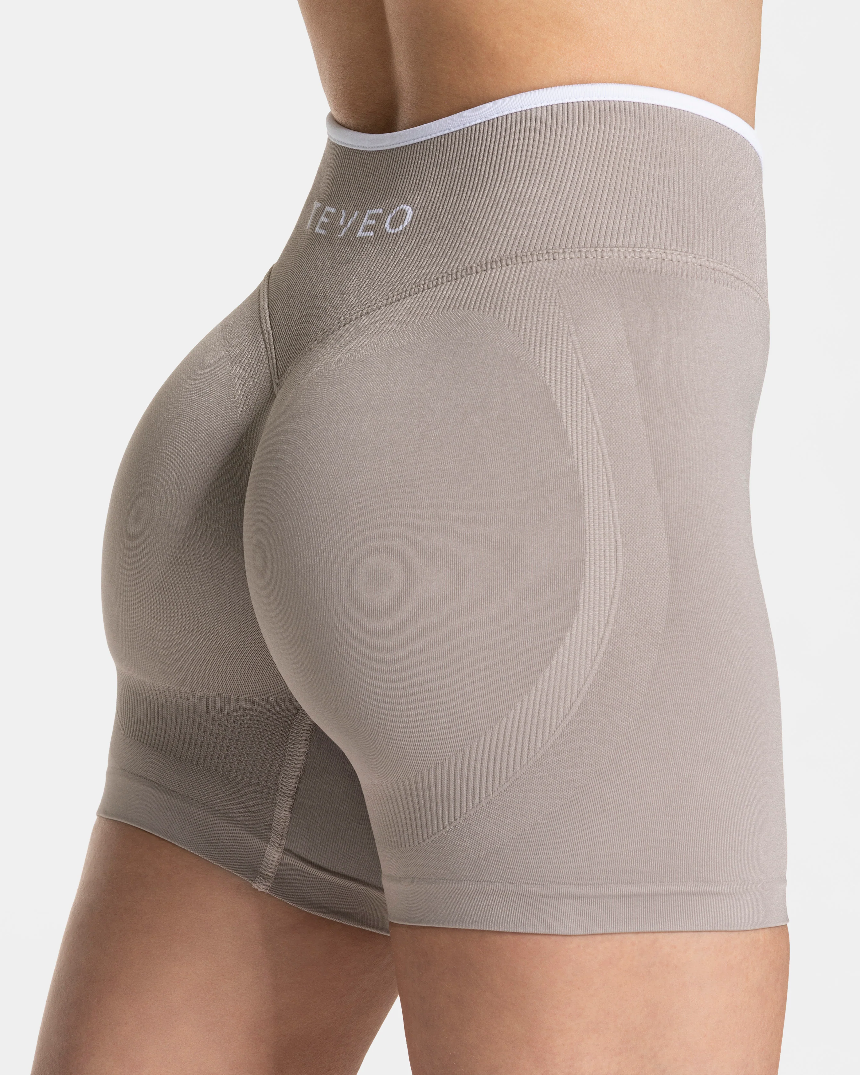 Contrastline Sculpt Scrunch Shorts "Stone" - Image 4