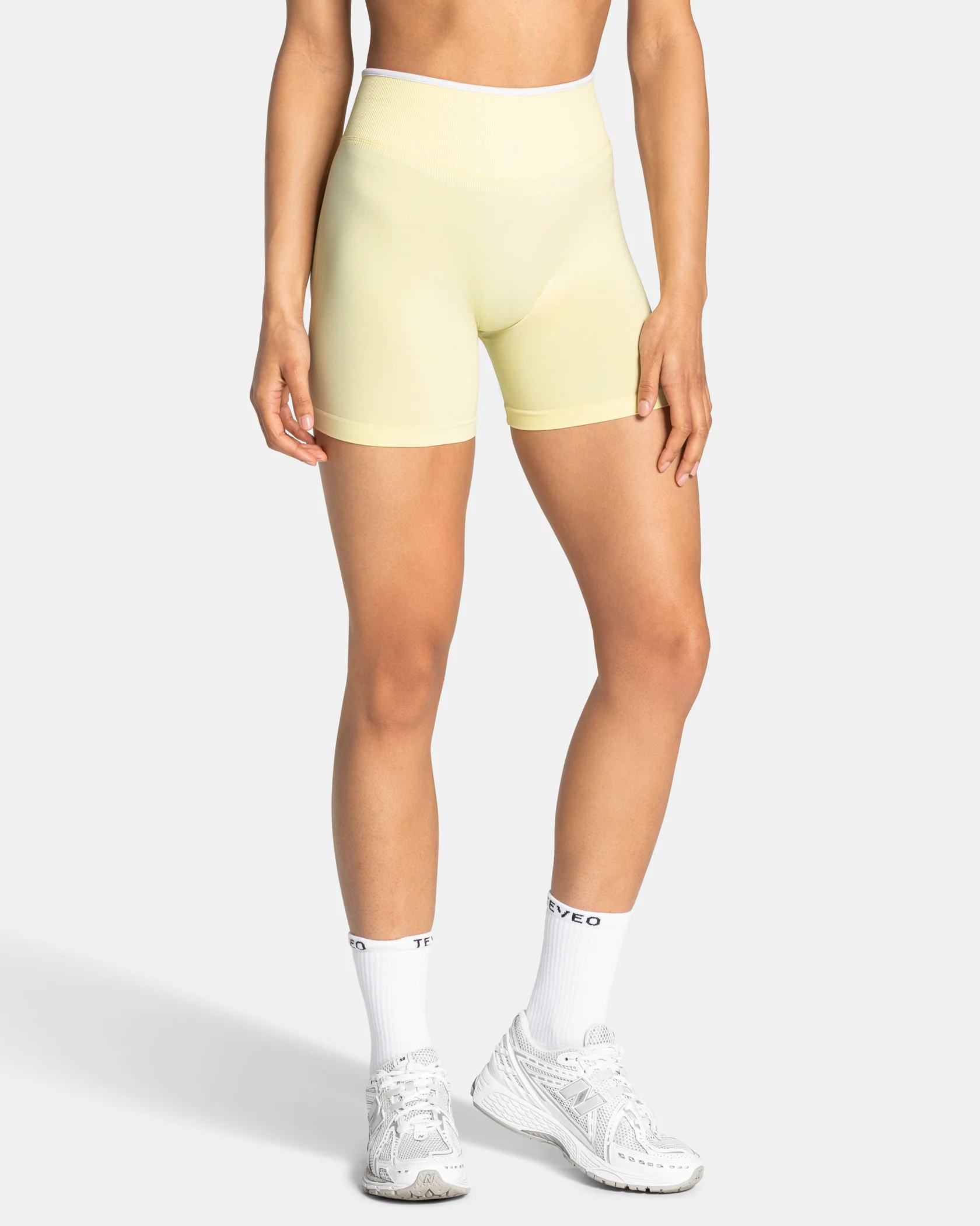 Contrastline Sculpt Scrunch Shorts "Butter Yellow" - Image 2