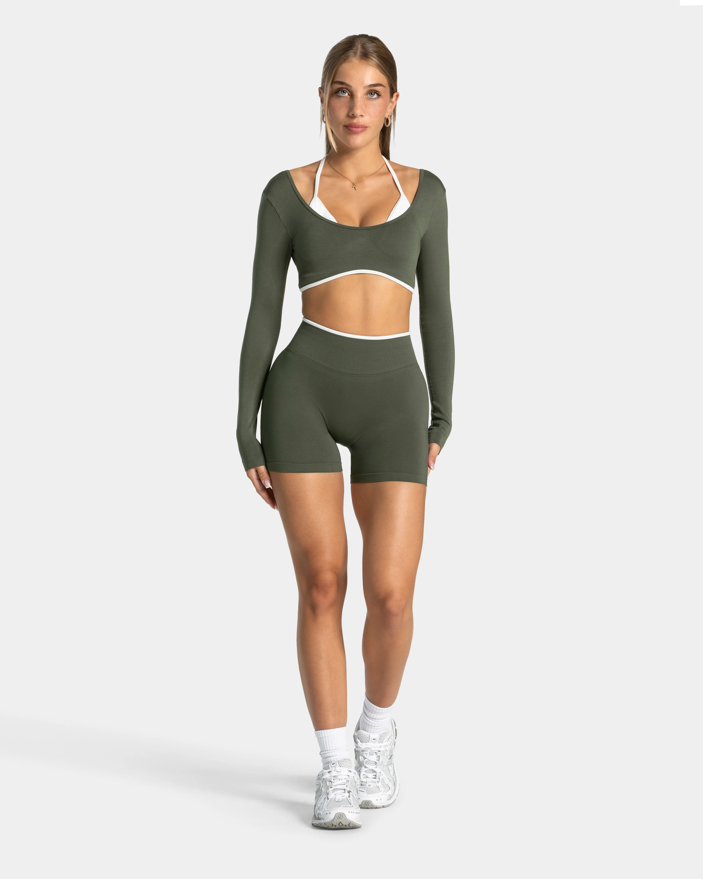 Contrastline Sculpt Scrunch Shorts "Khaki" - Image 3