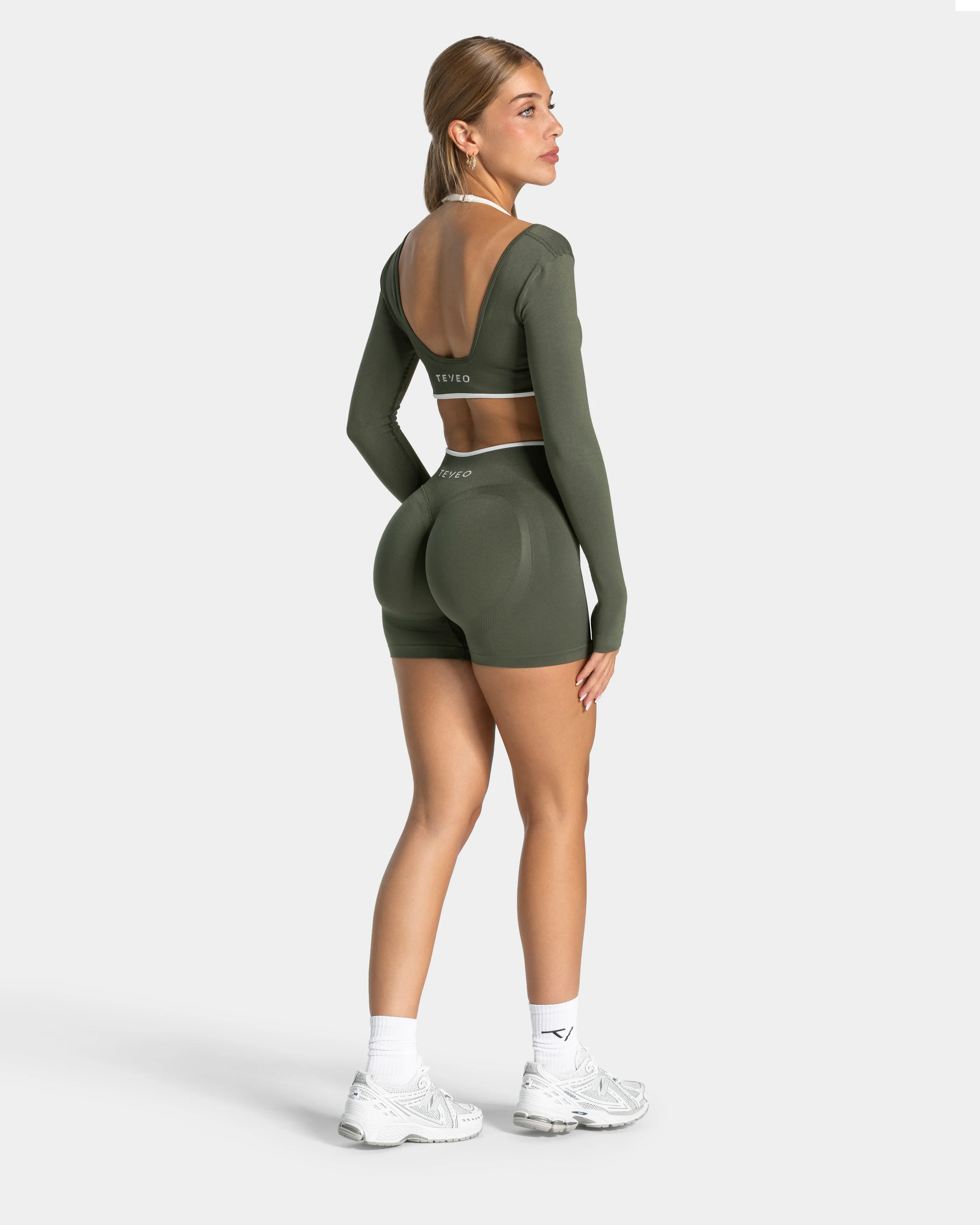 Contrastline Sculpt Scrunch Shorts "Khaki" - Image 5