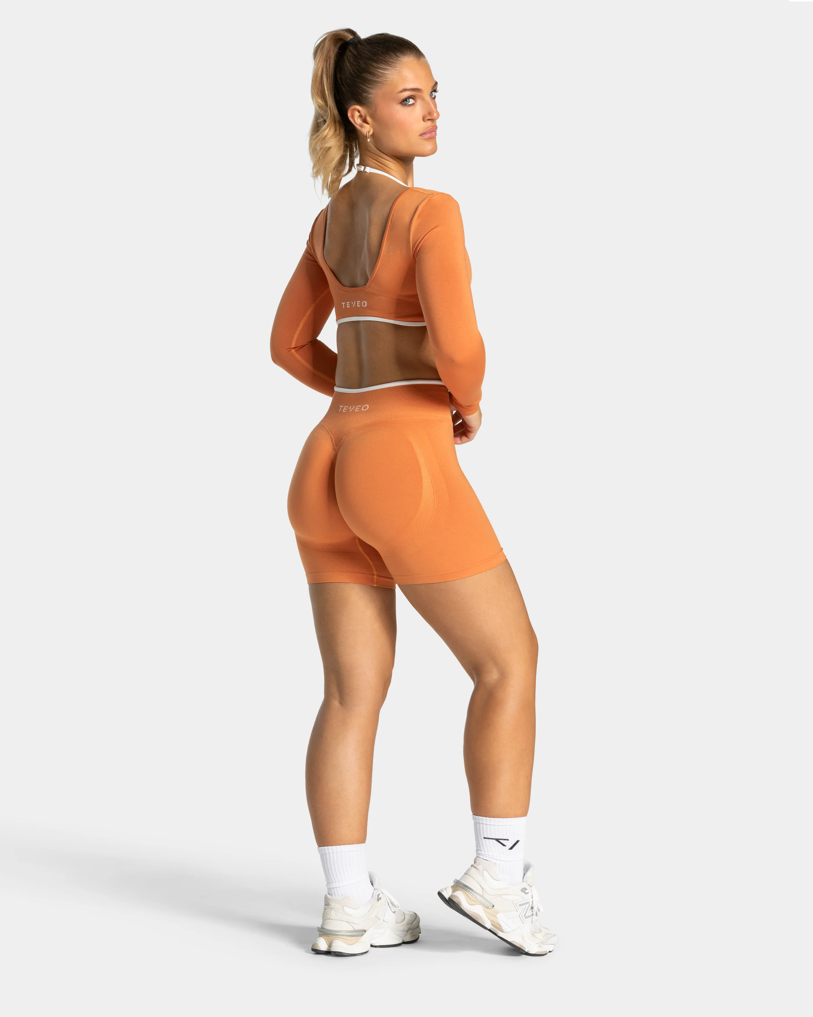 Contrastline Sculpt Scrunch Shorts "Pumpkin Spice" - Image 5