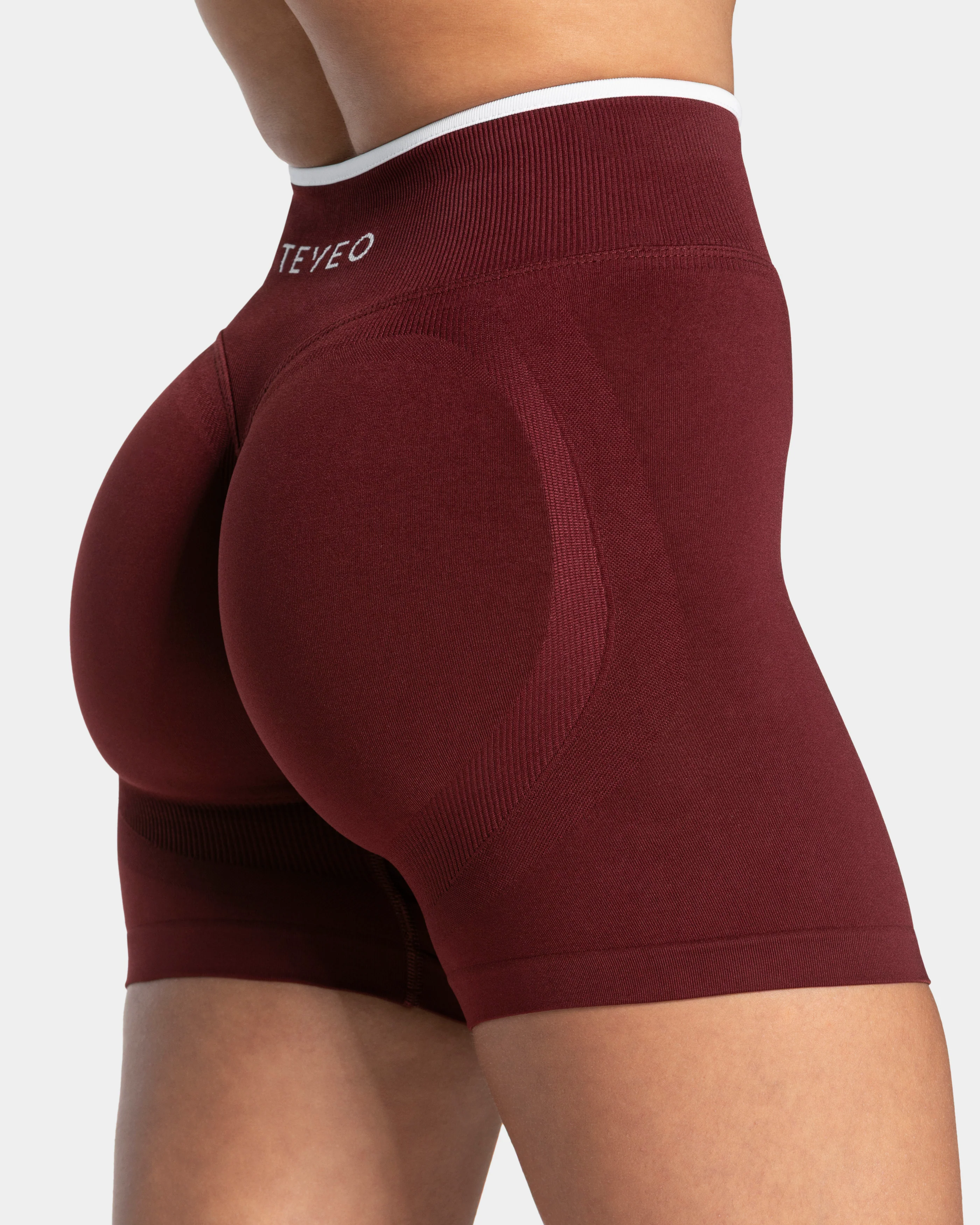 Contrastline Sculpt Scrunch Shorts "Weinrot" - Image 4