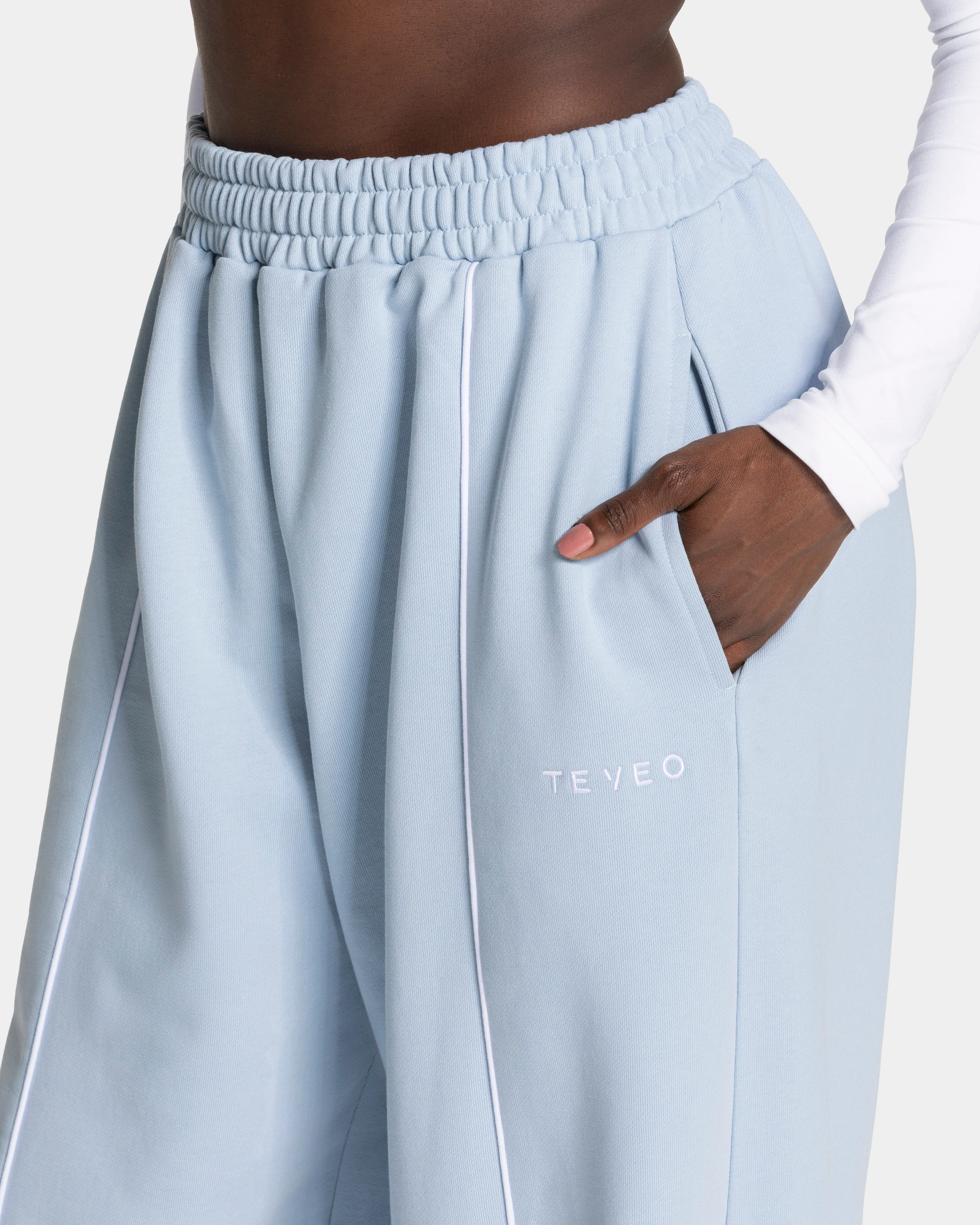 Contrastline Wide Leg Jogger "Babyblau" - Image 4