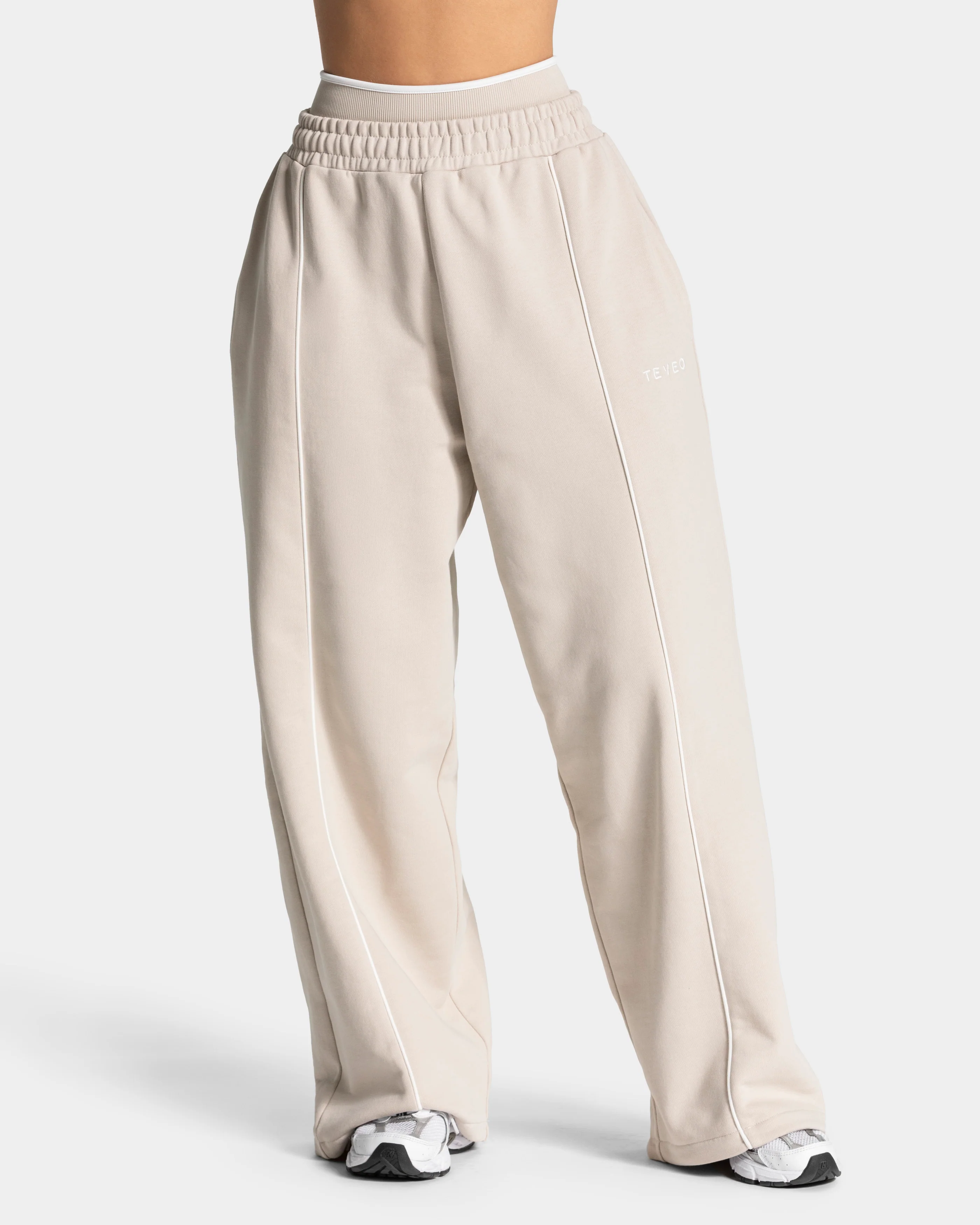 Contrastline Wide Leg Jogger "Cream"