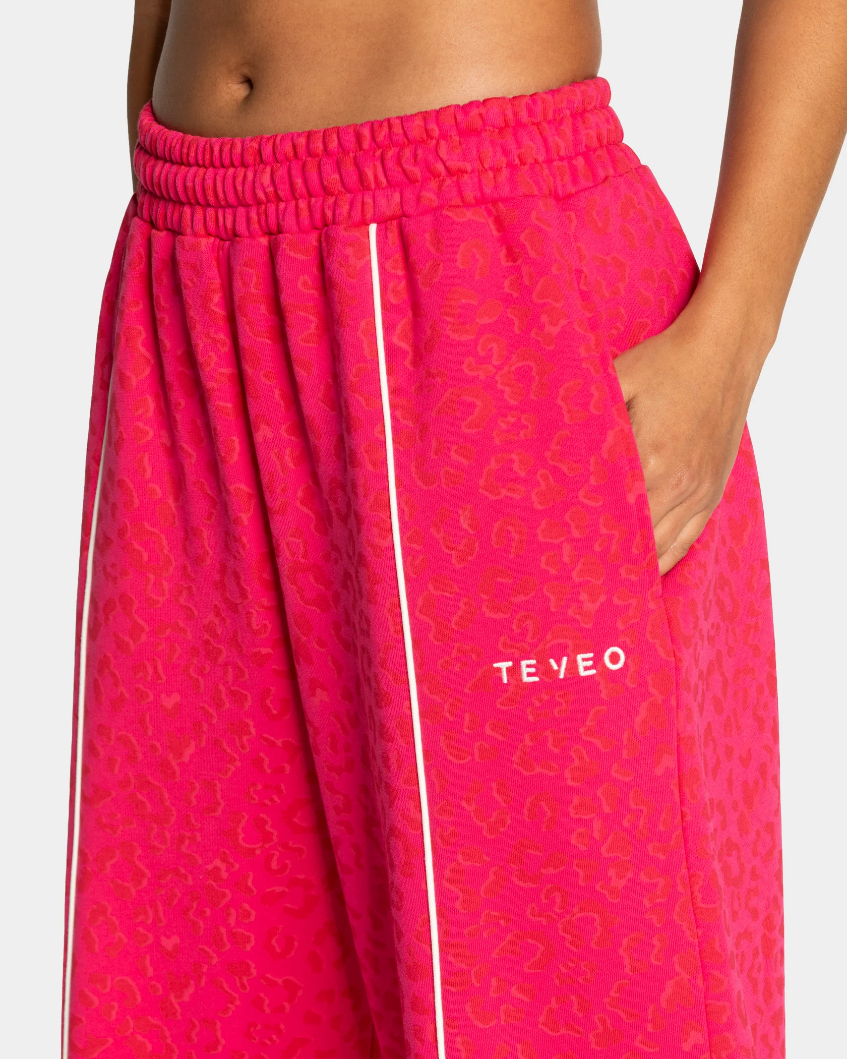 Contrastline Wide Leg Jogger "Leo Berry" - Image 4