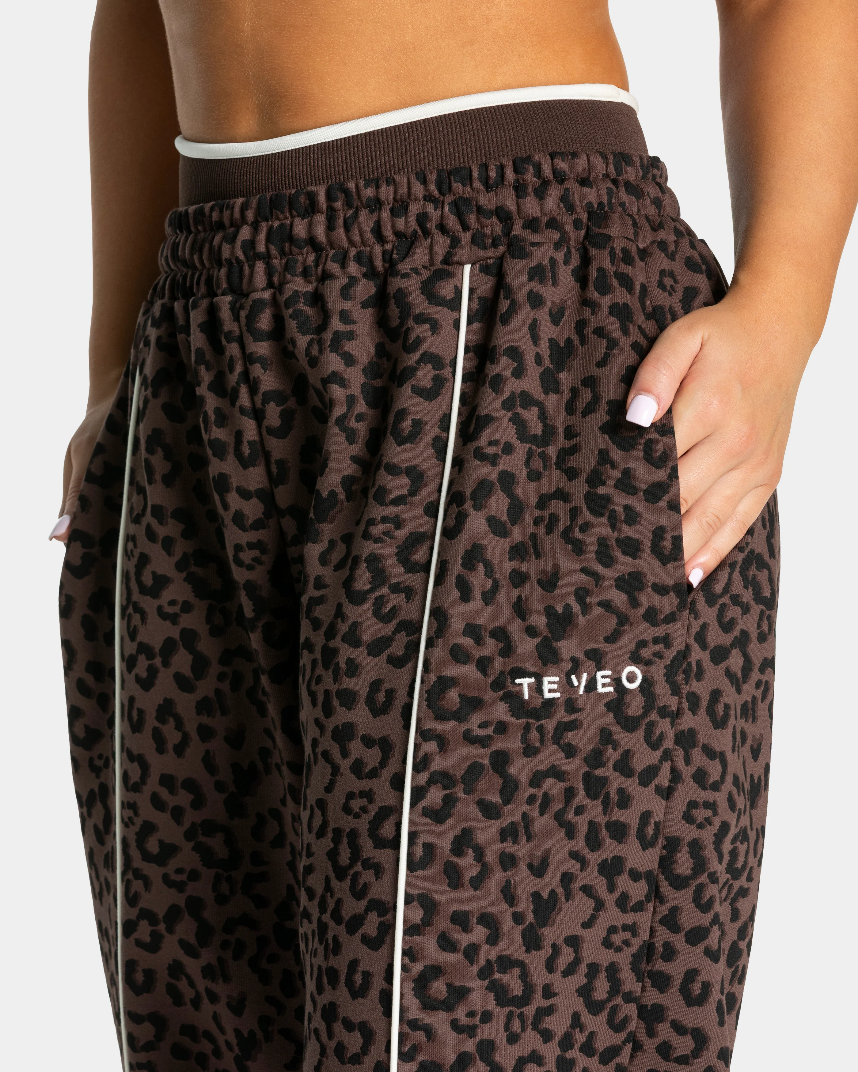 Contrastline Wide Leg Jogger "Leo Espresso" - Image 4