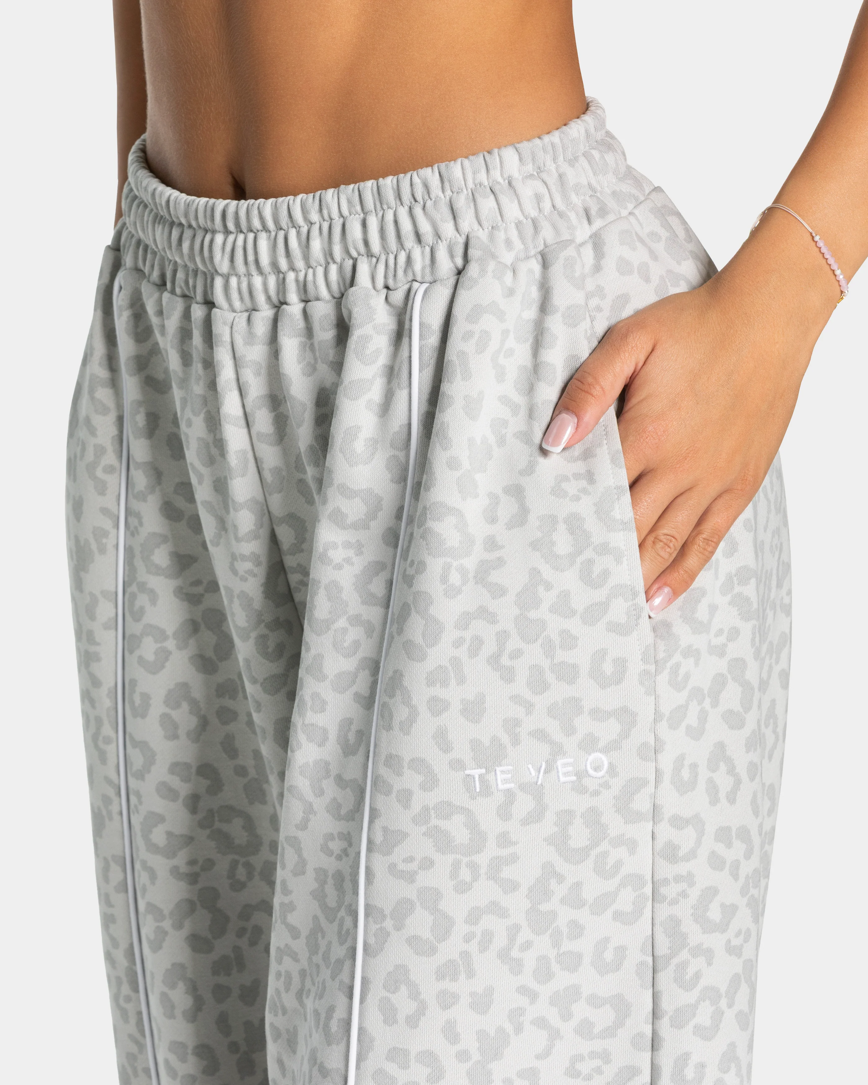 Contrastline Wide Leg Jogger "Leo Hellgrau" - Image 4