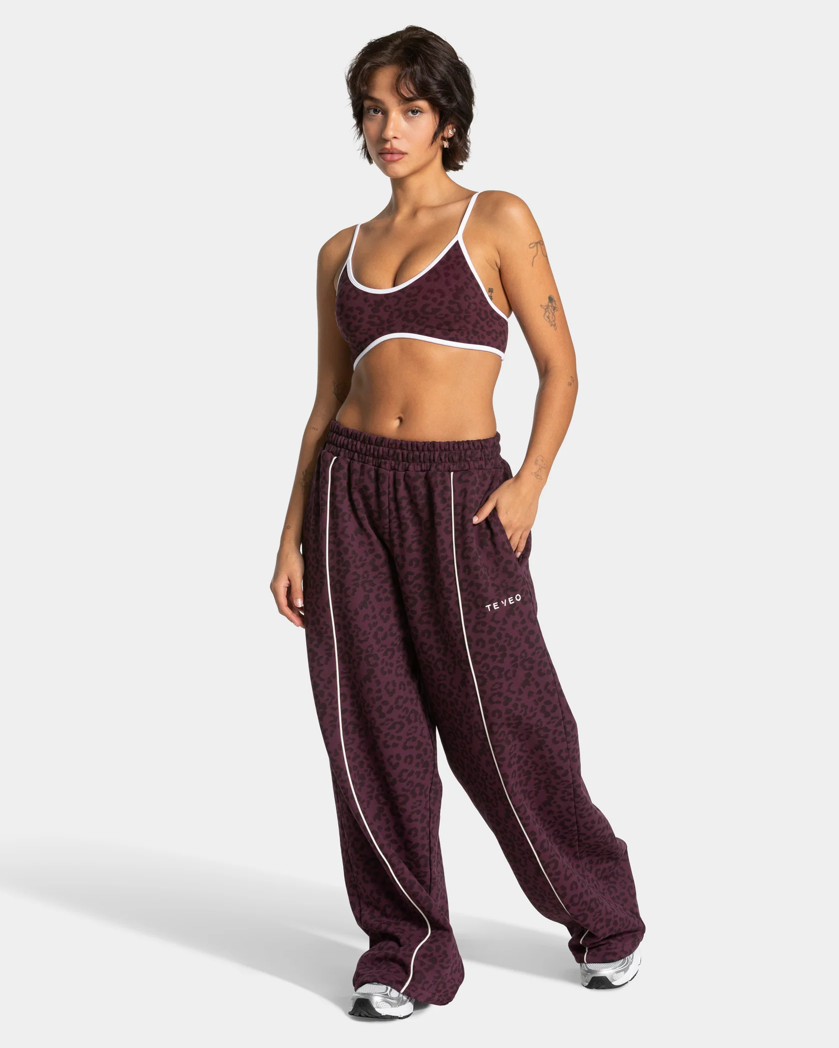 Contrastline Wide Leg Jogger "Leo Merlot" - Image 3