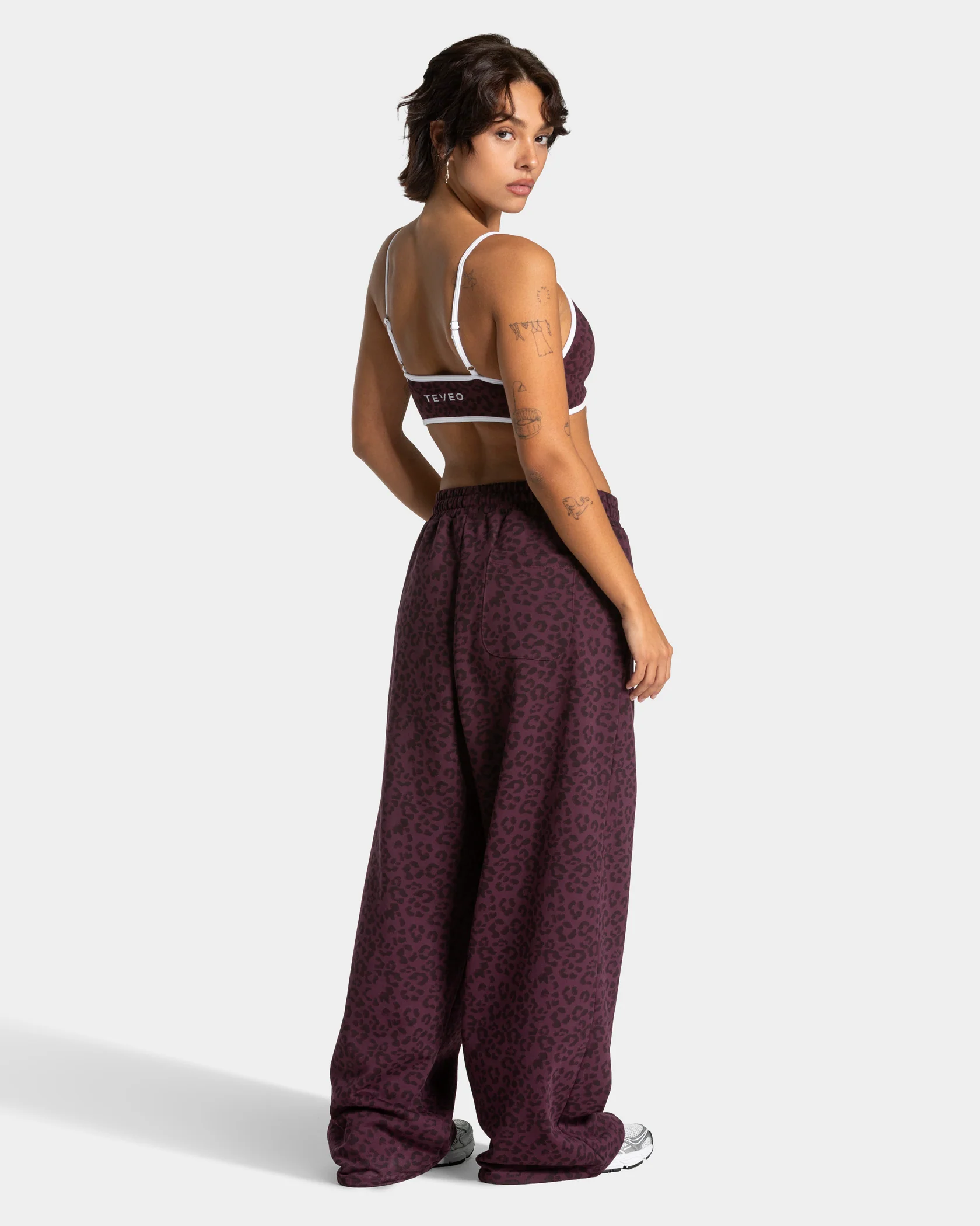 Contrastline Wide Leg Jogger "Leo Merlot" - Image 5
