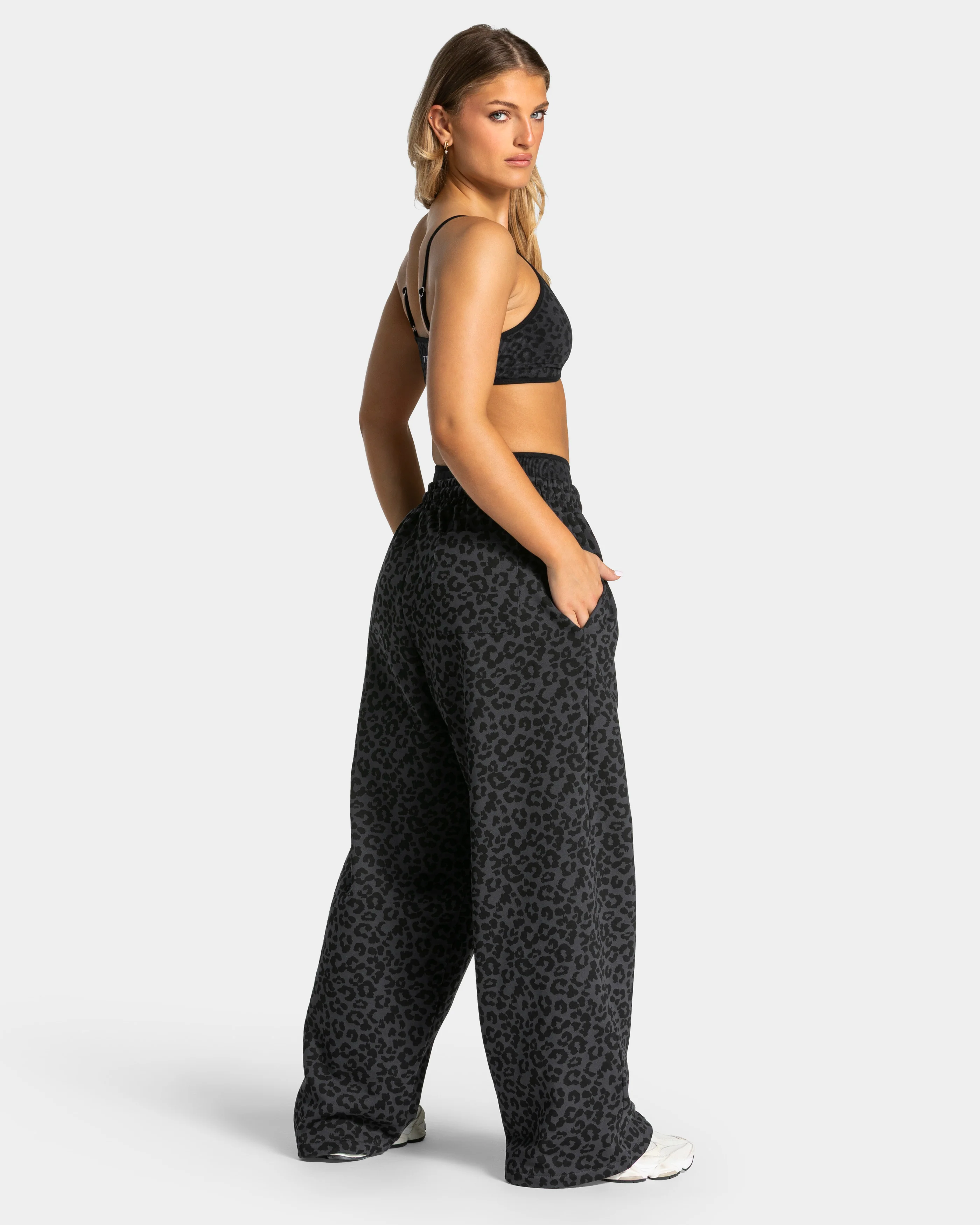 Contrastline Wide Leg Jogger "Leo Schwarz" - Image 5