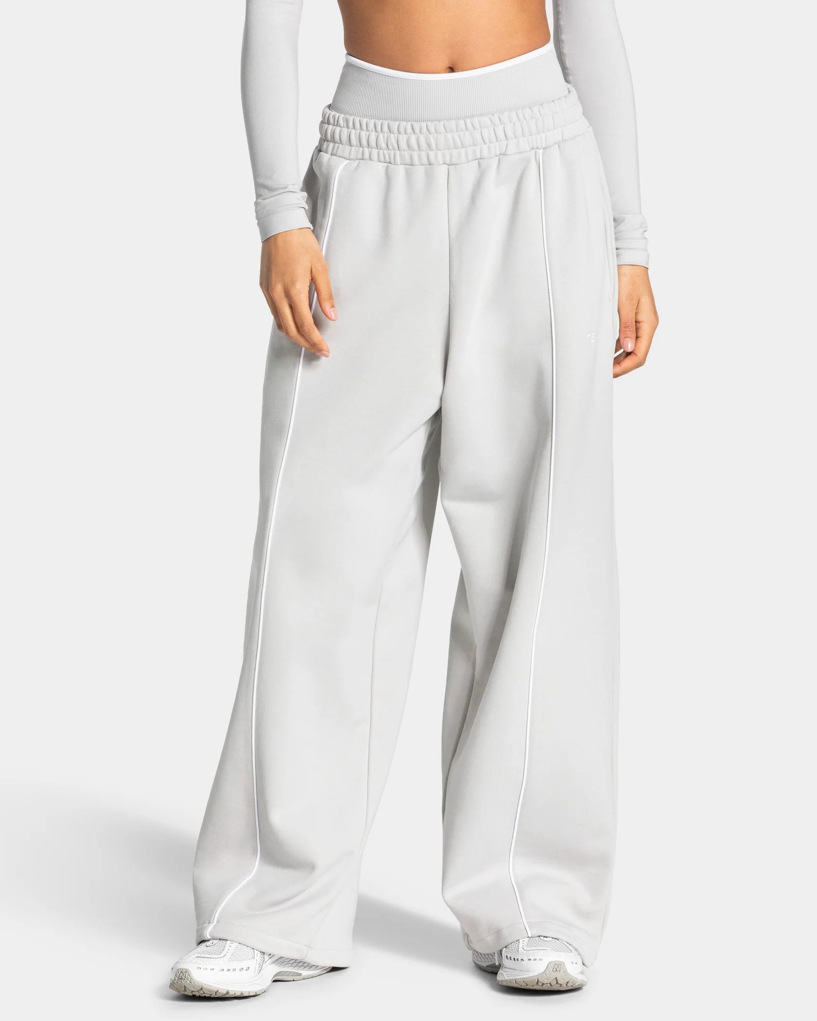 Contrastline Wide Leg Jogger "Moon"