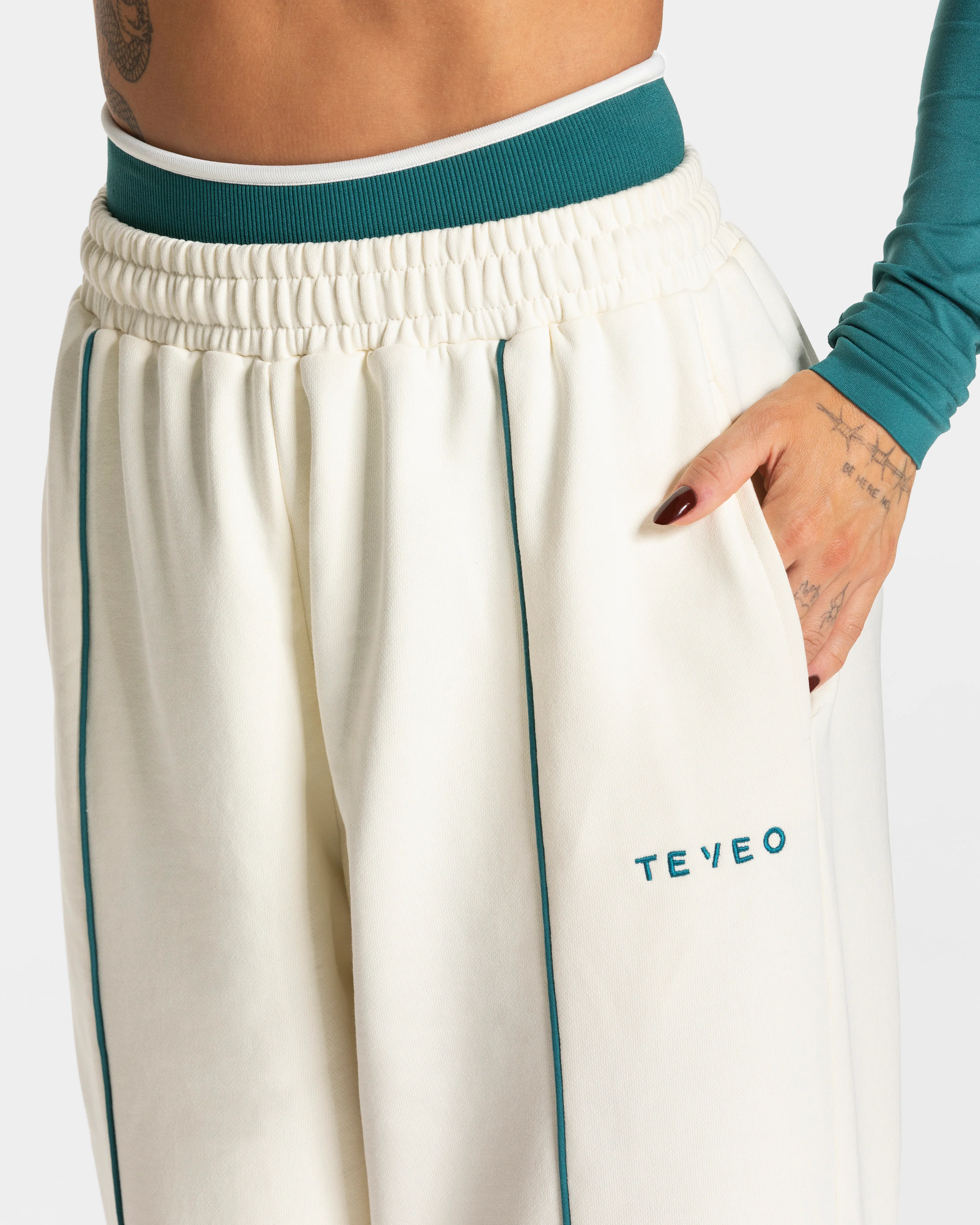 Contrastline Wide Leg Jogger "Off White" - Image 4