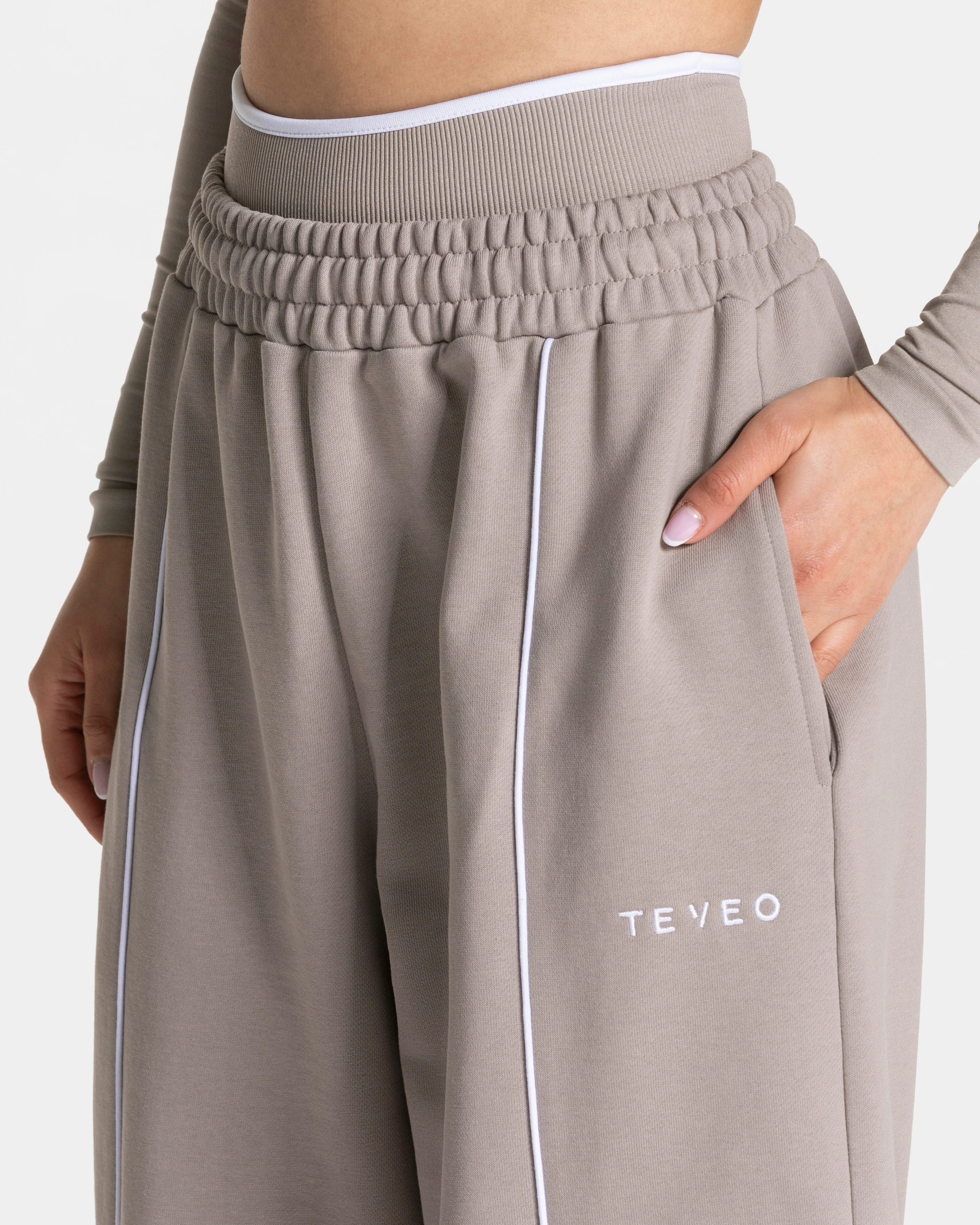 Contrastline Wide Leg Jogger "Stone" - Image 4