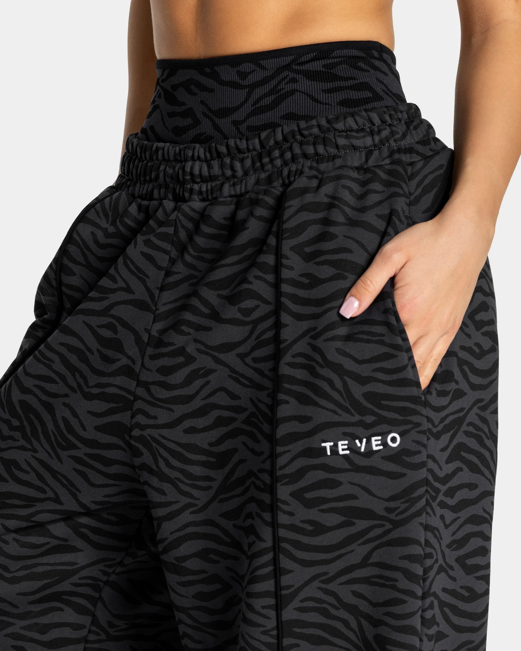 Contrastline Wide Leg Jogger "Zebra Schwarz" - Image 4