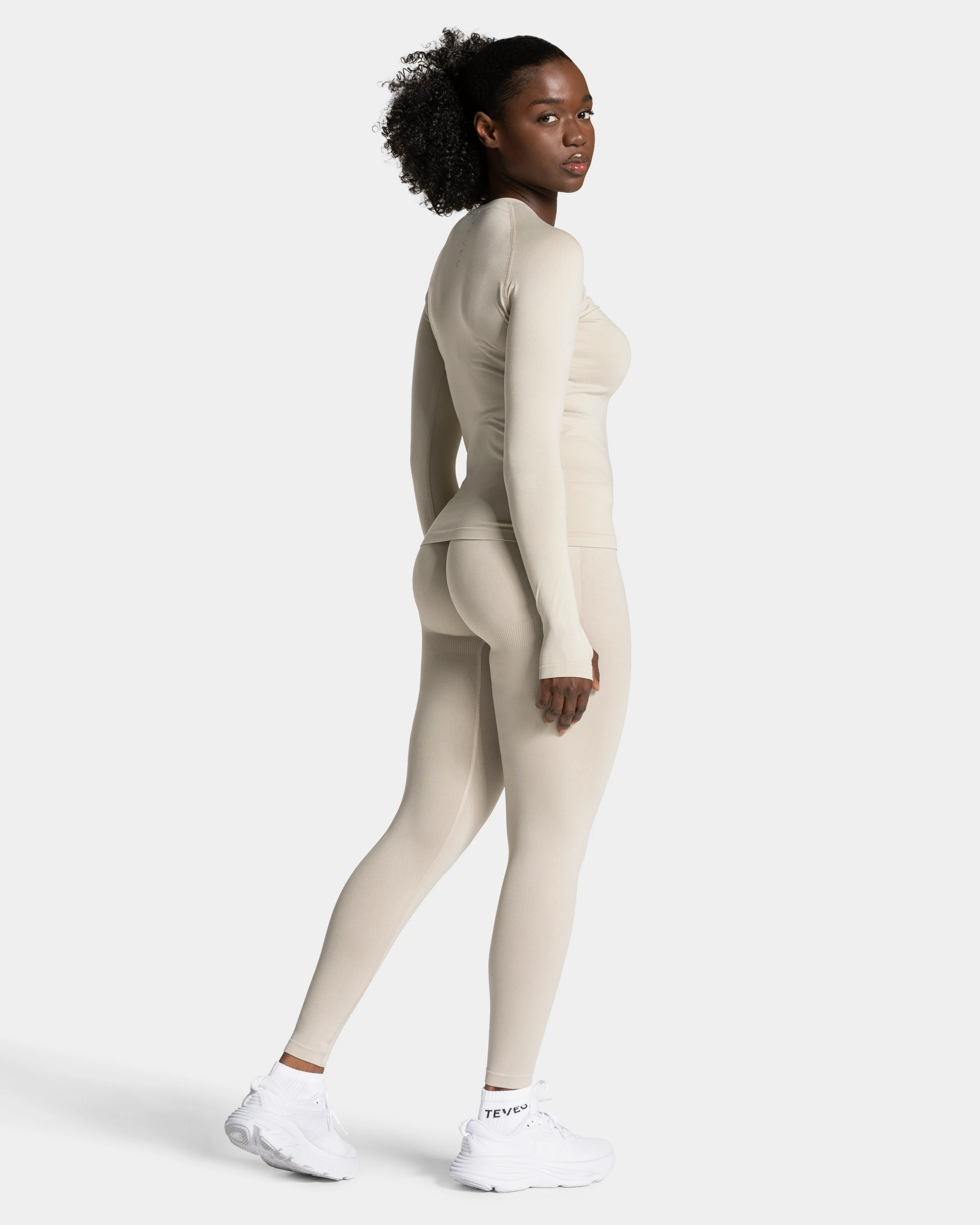 END Running Sculpt Scrunch Leggings "Latte" - Image 3