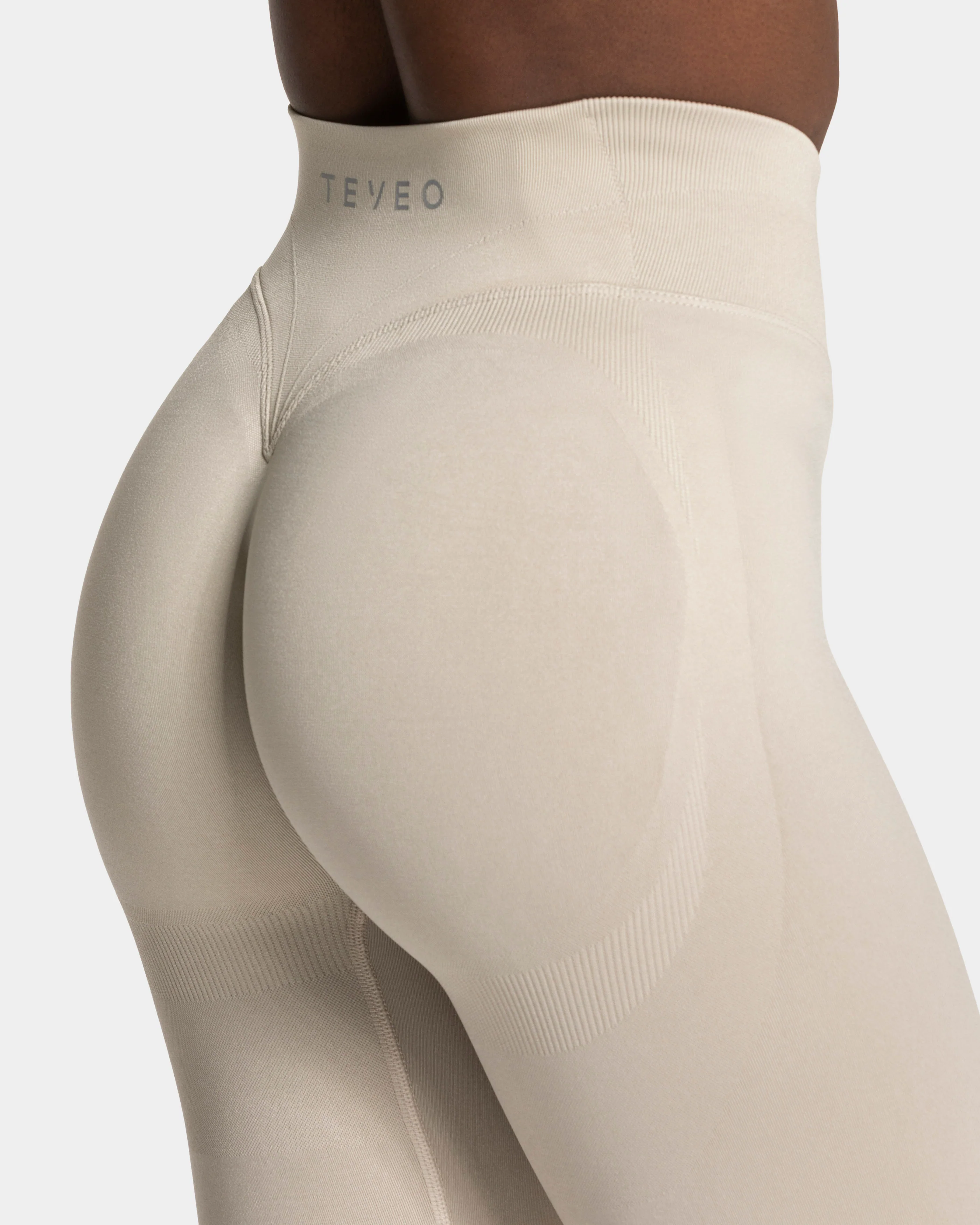 END Running Sculpt Scrunch Leggings "Latte" - Image 4