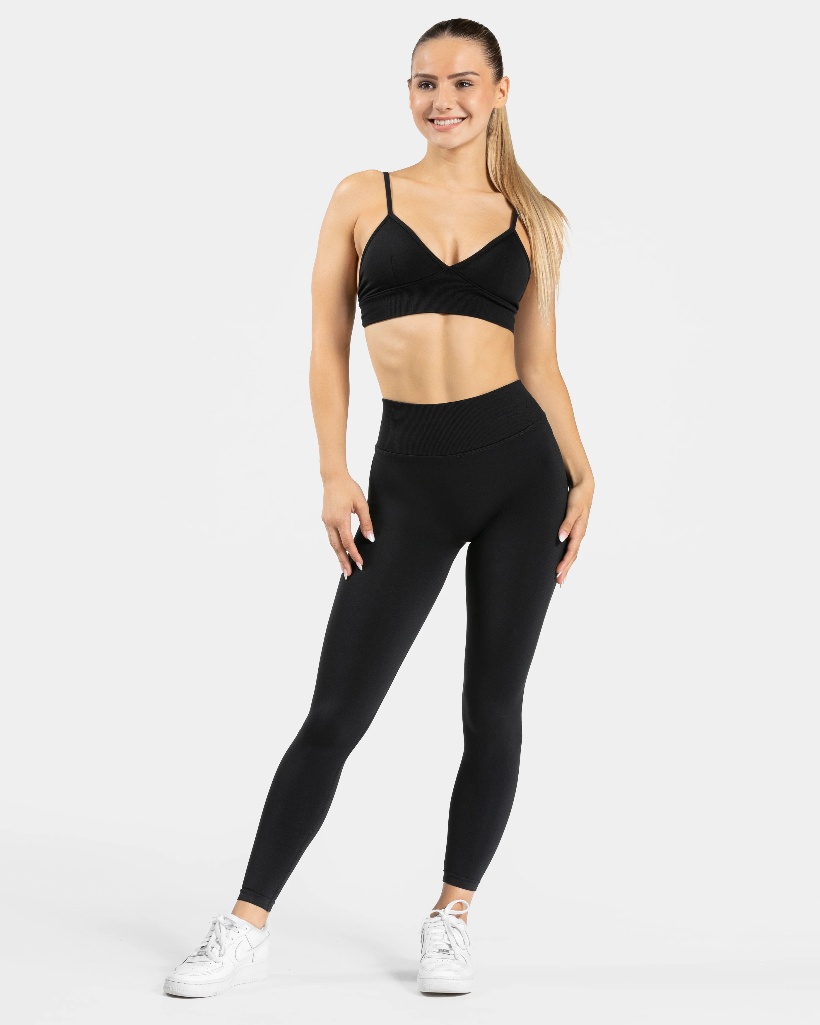 Essence Triangle Bh "Schwarz" - Image 3