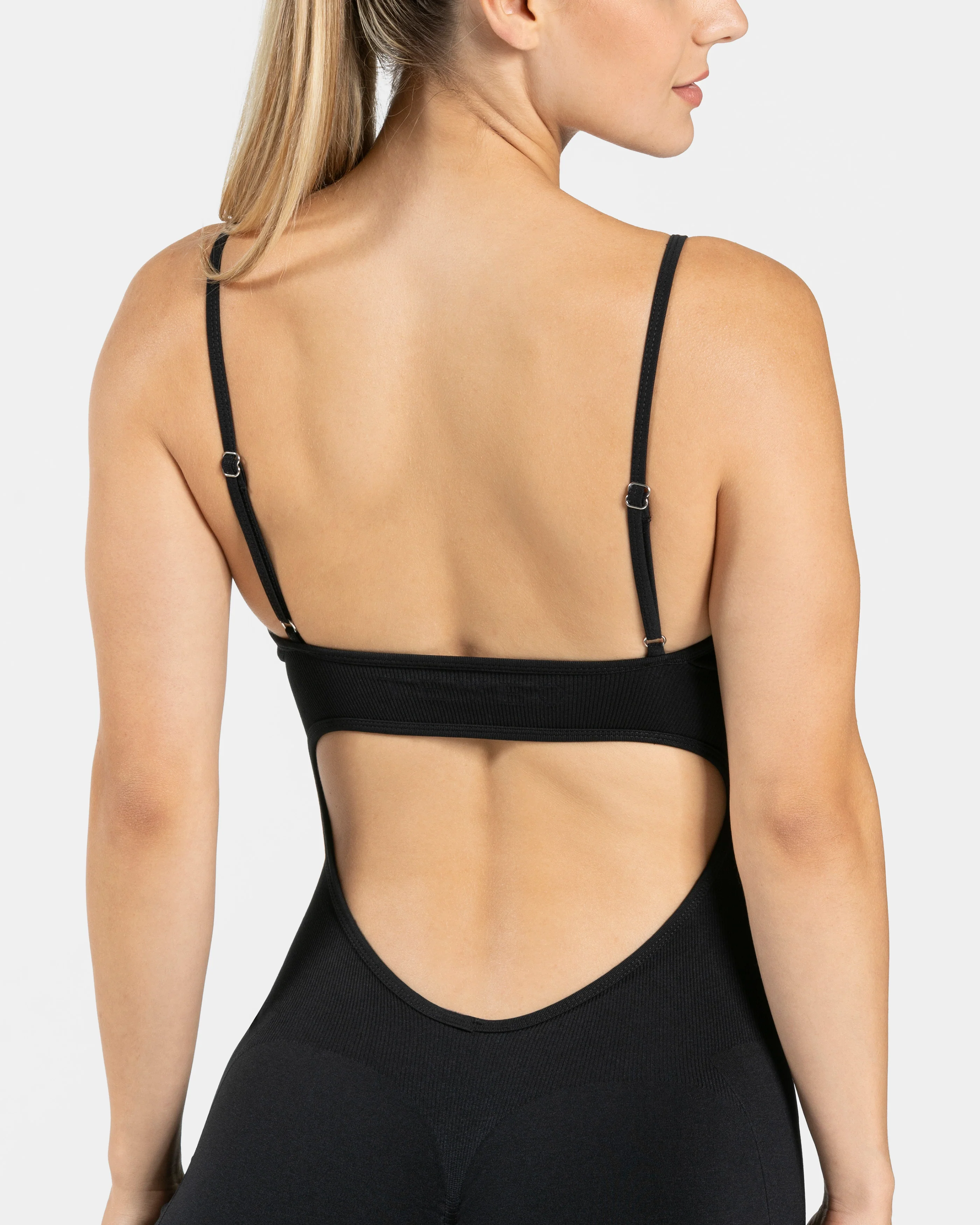 Essence V-Back Covert Scrunch Shorts Jumpsuit "Schwarz" - Image 4