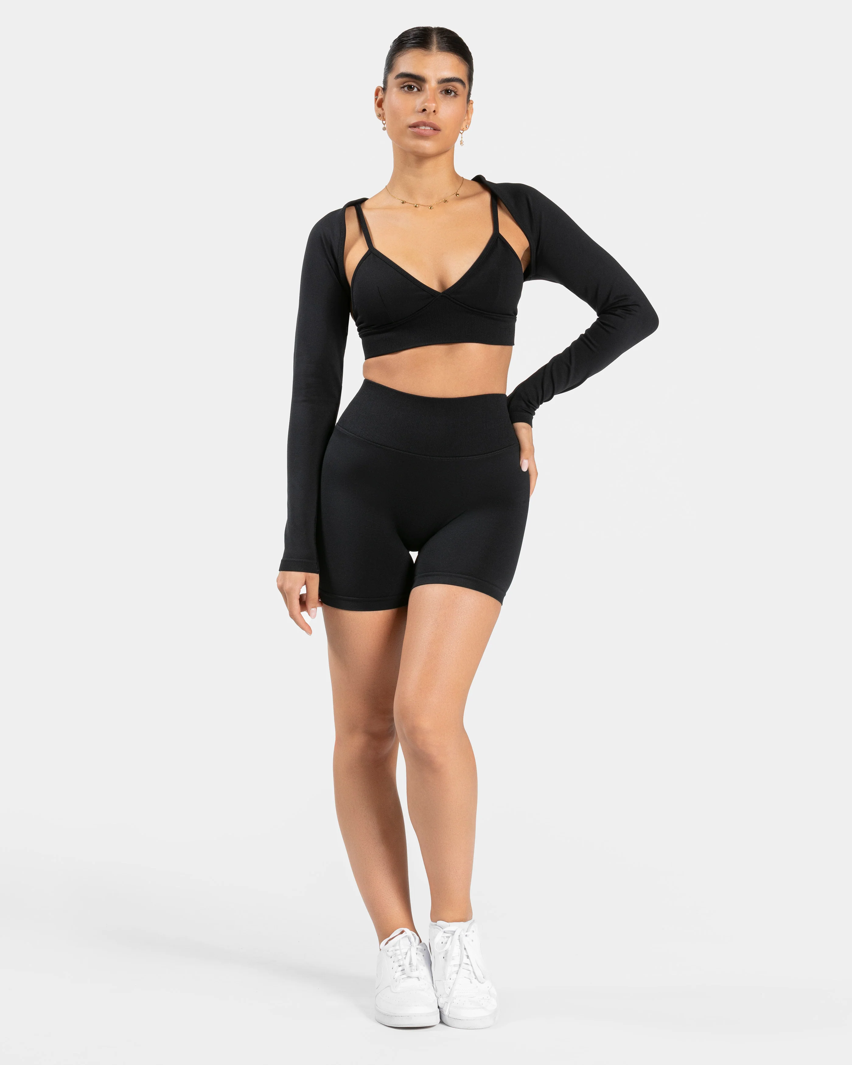 Essence V-Back Covert Scrunch Shorts "Schwarz" - Image 3