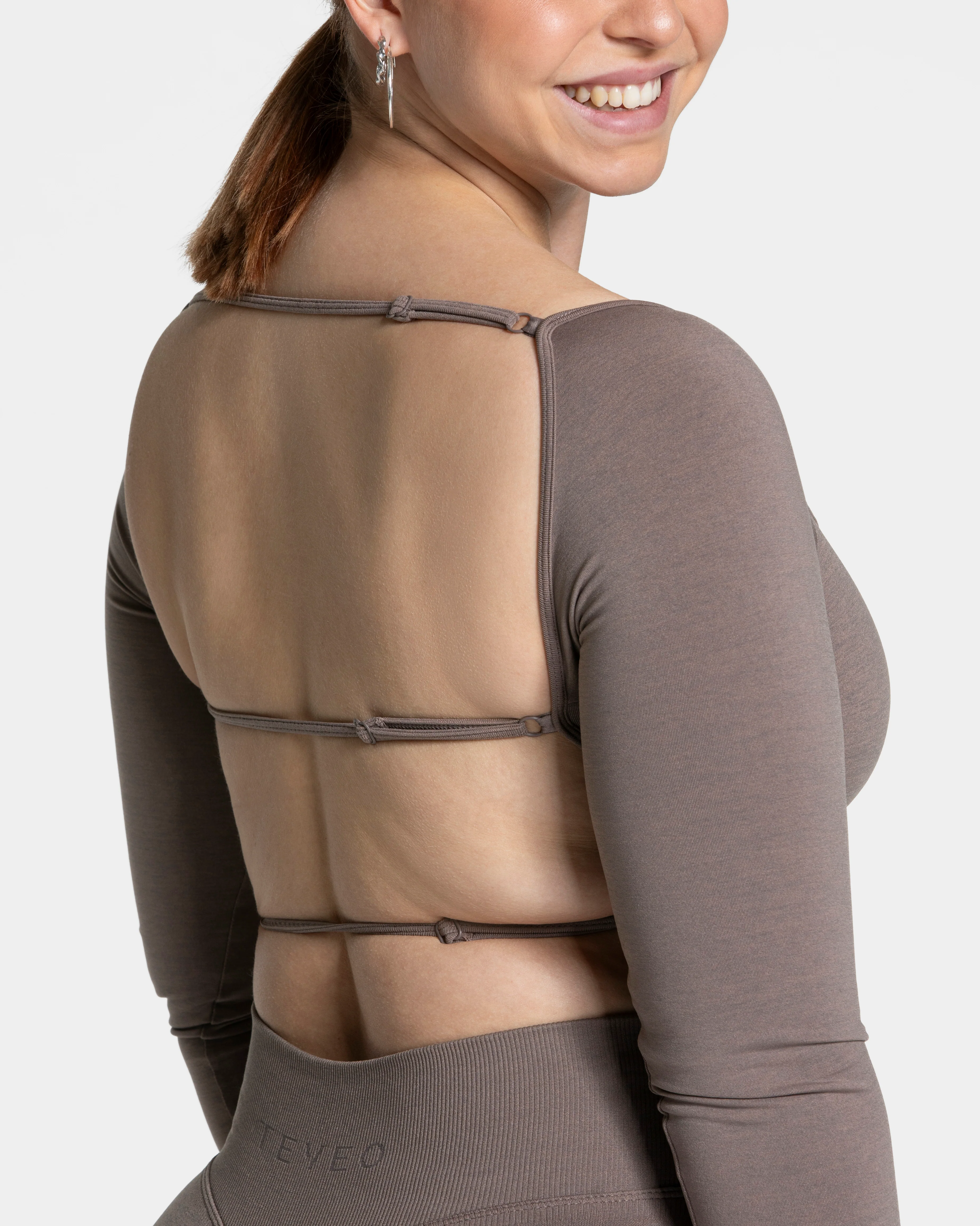 Femme Backless Longsleeve "Mokka" - Image 4