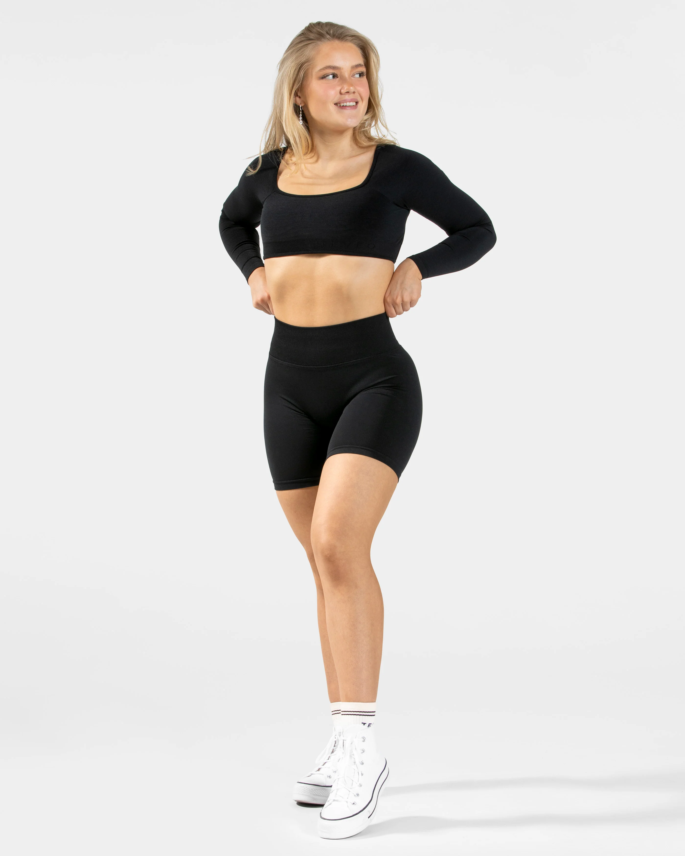 Femme Backless Longsleeve "Schwarz" - Image 3