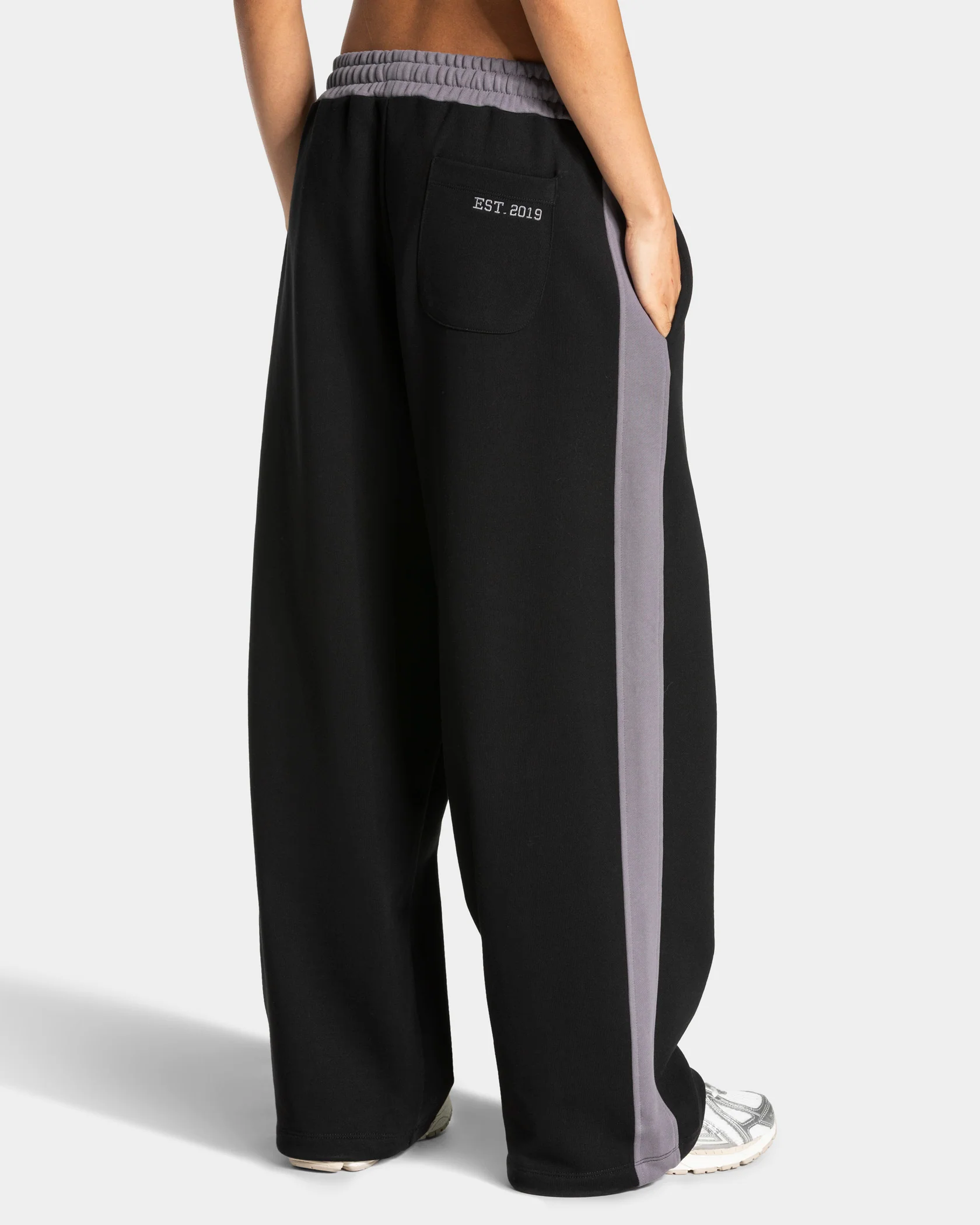 Football Wide Leg Jogger "Schwarz" - Image 2
