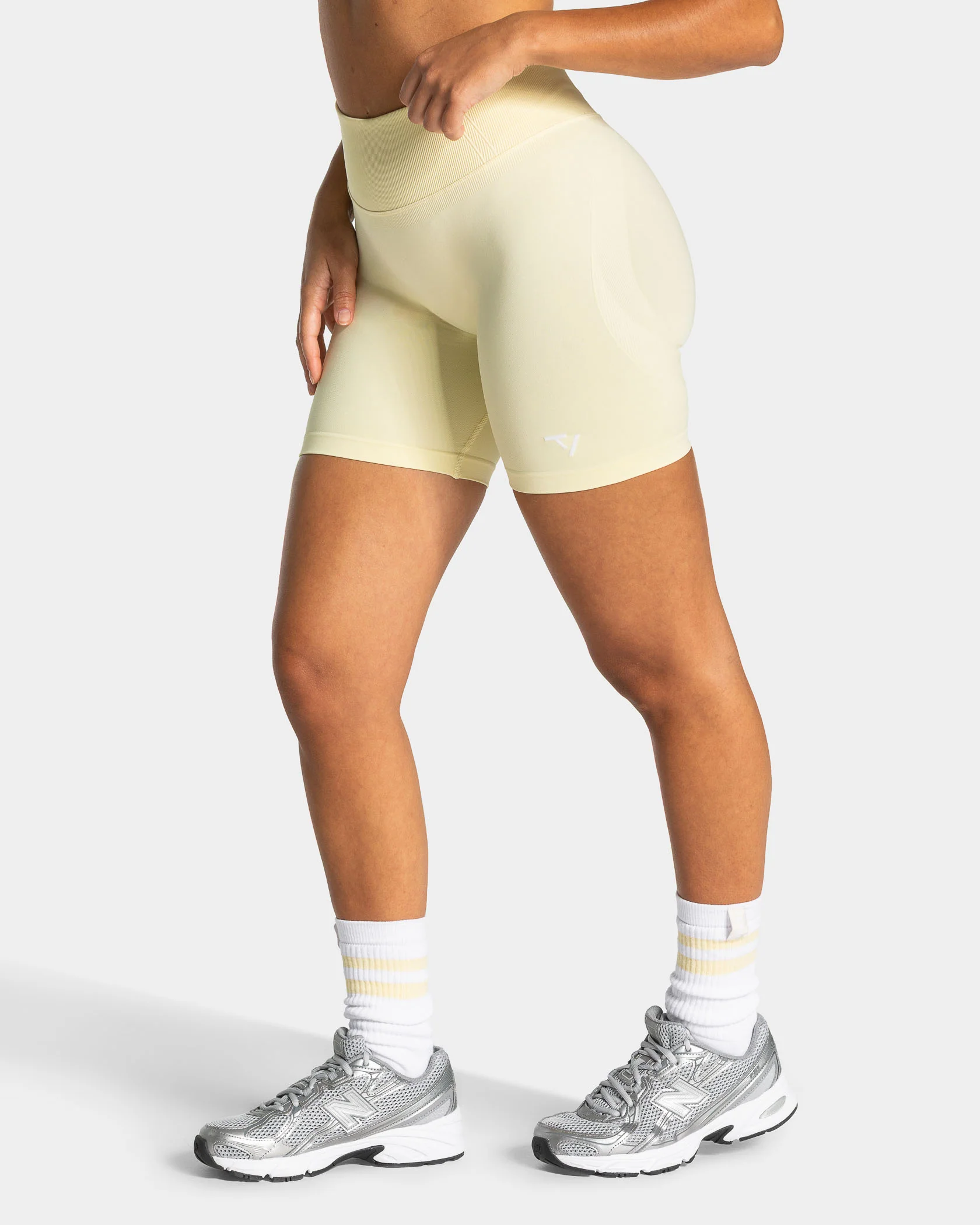 Lift Sculpt Scrunch Shorts "Butter Yellow" - Image 3