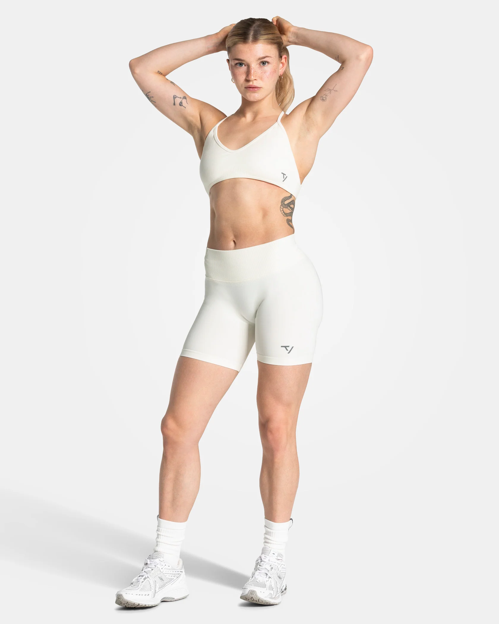 Lift Sculpt Scrunch Shorts "Cloud" - Image 3
