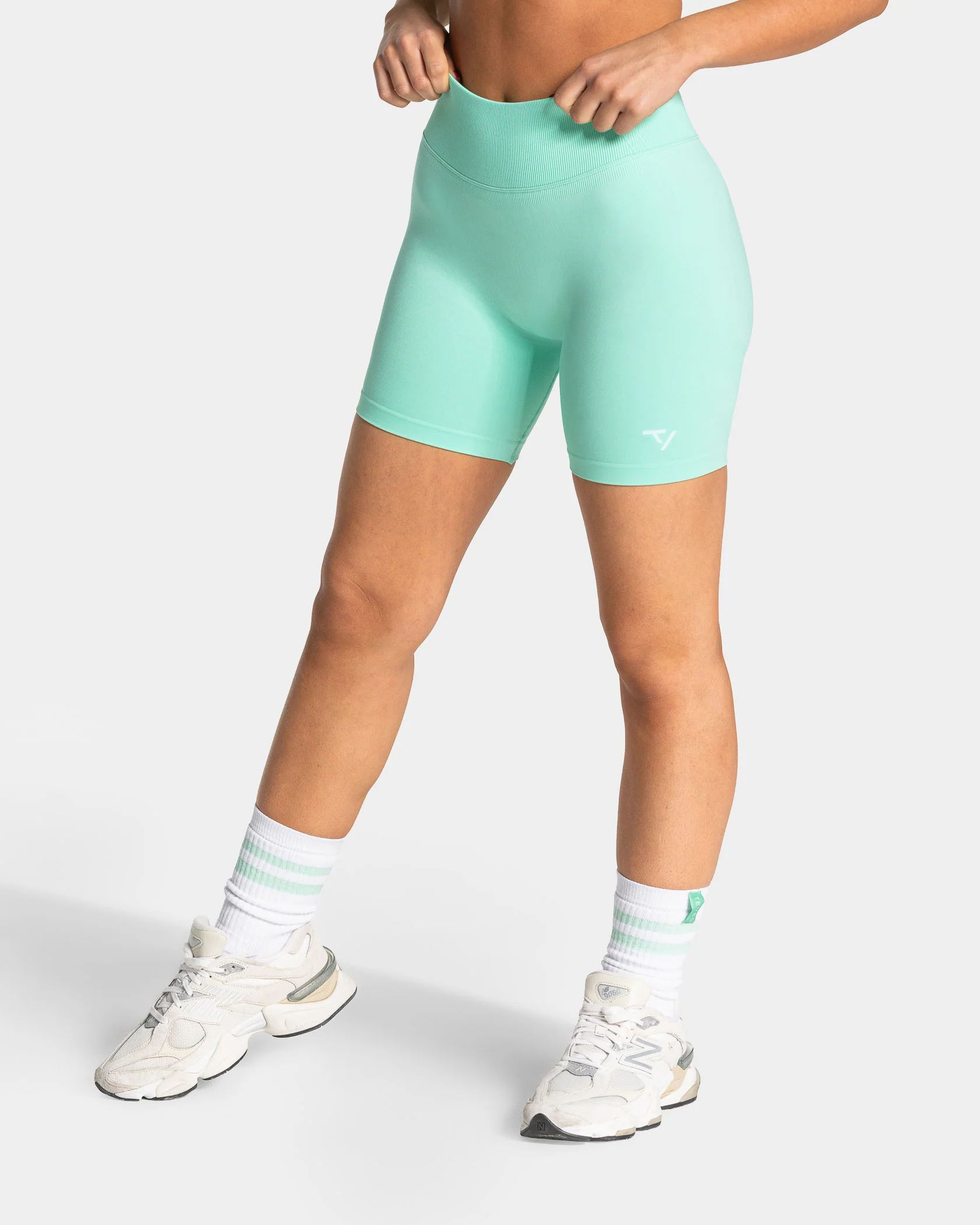 Lift Sculpt Scrunch Shorts "Mint" - Image 2