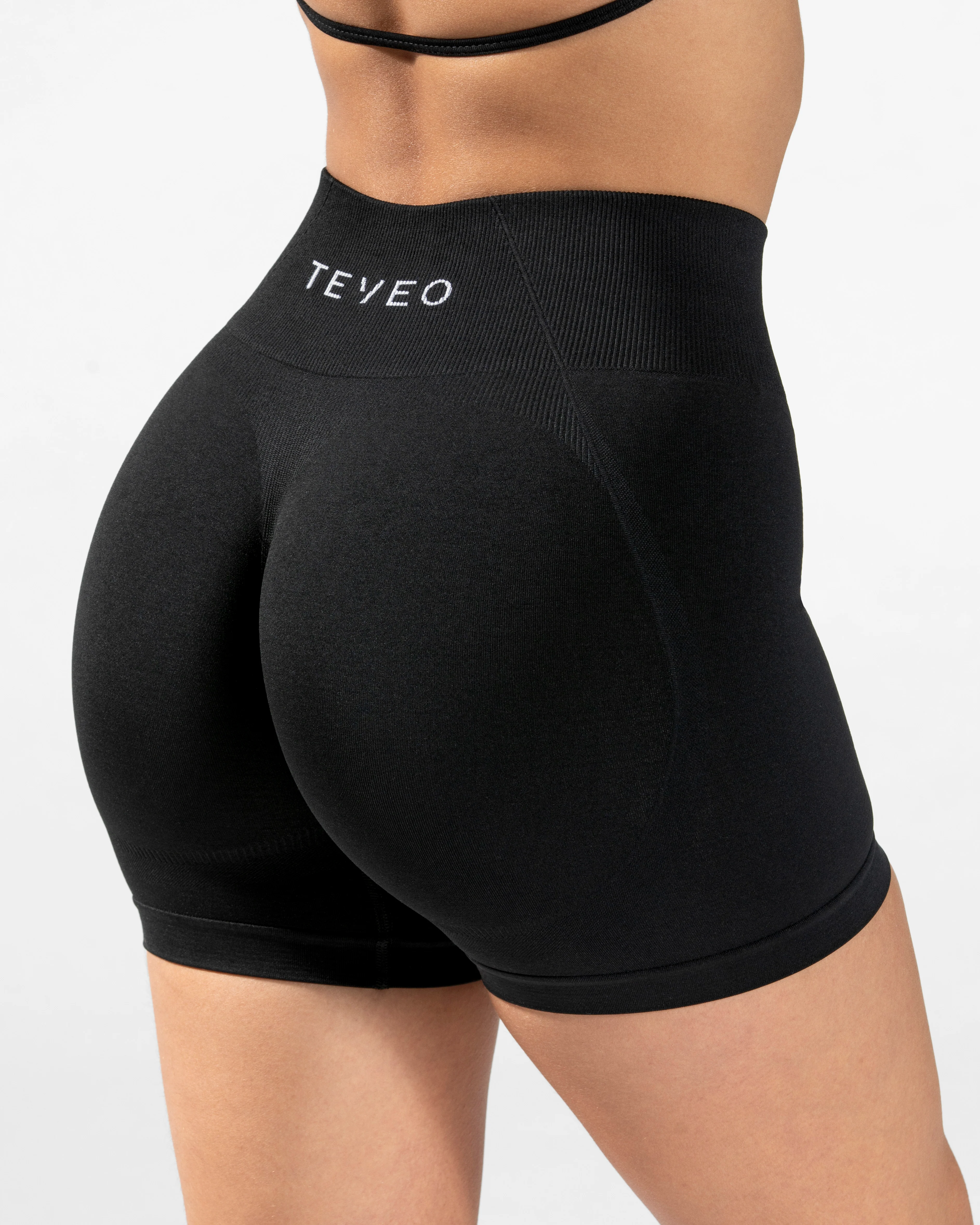 Pure Covert Scrunch Shorts  "Schwarz" - Image 4