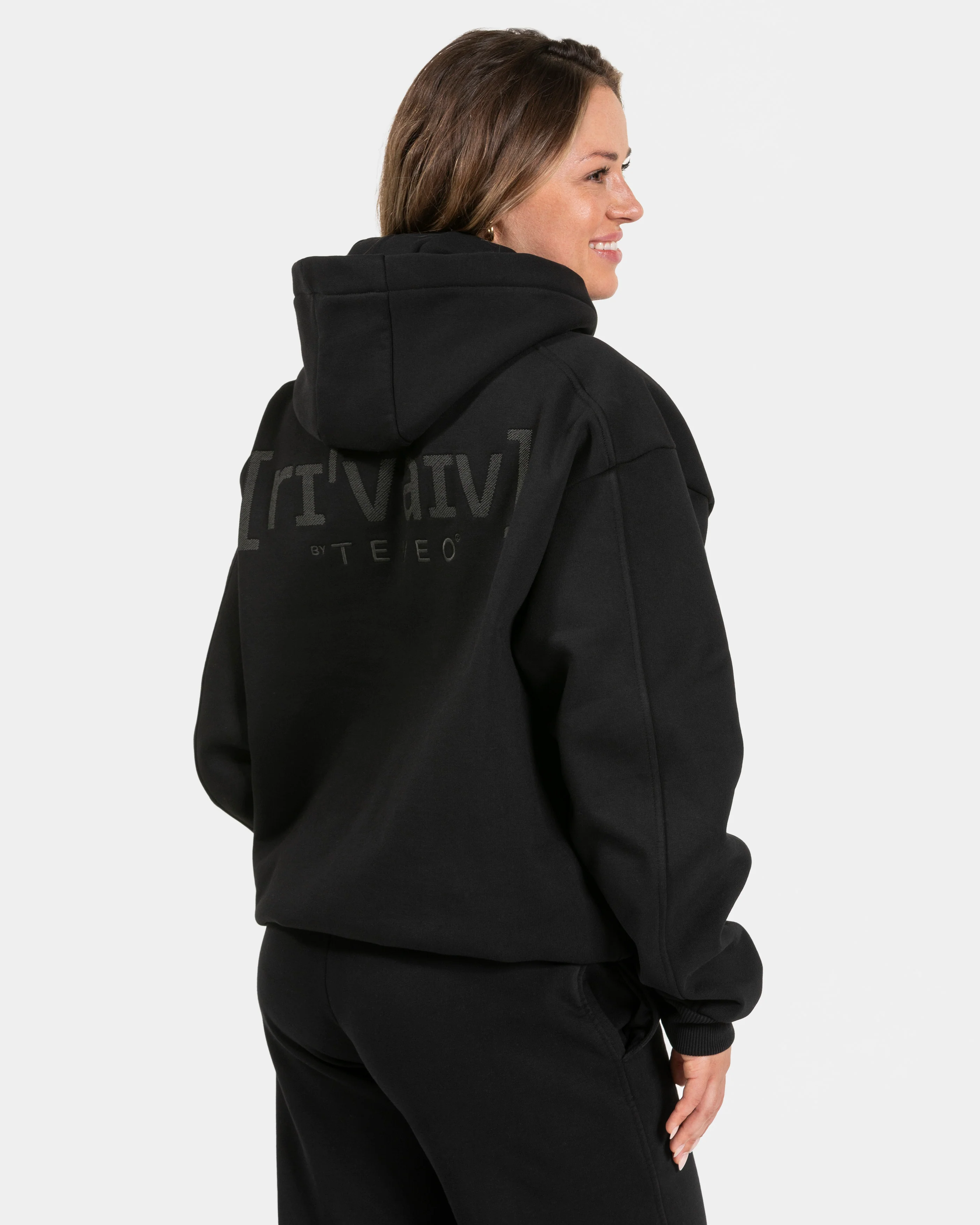 RI’VAIV Oversized Hoodie "Schwarz" - Image 2