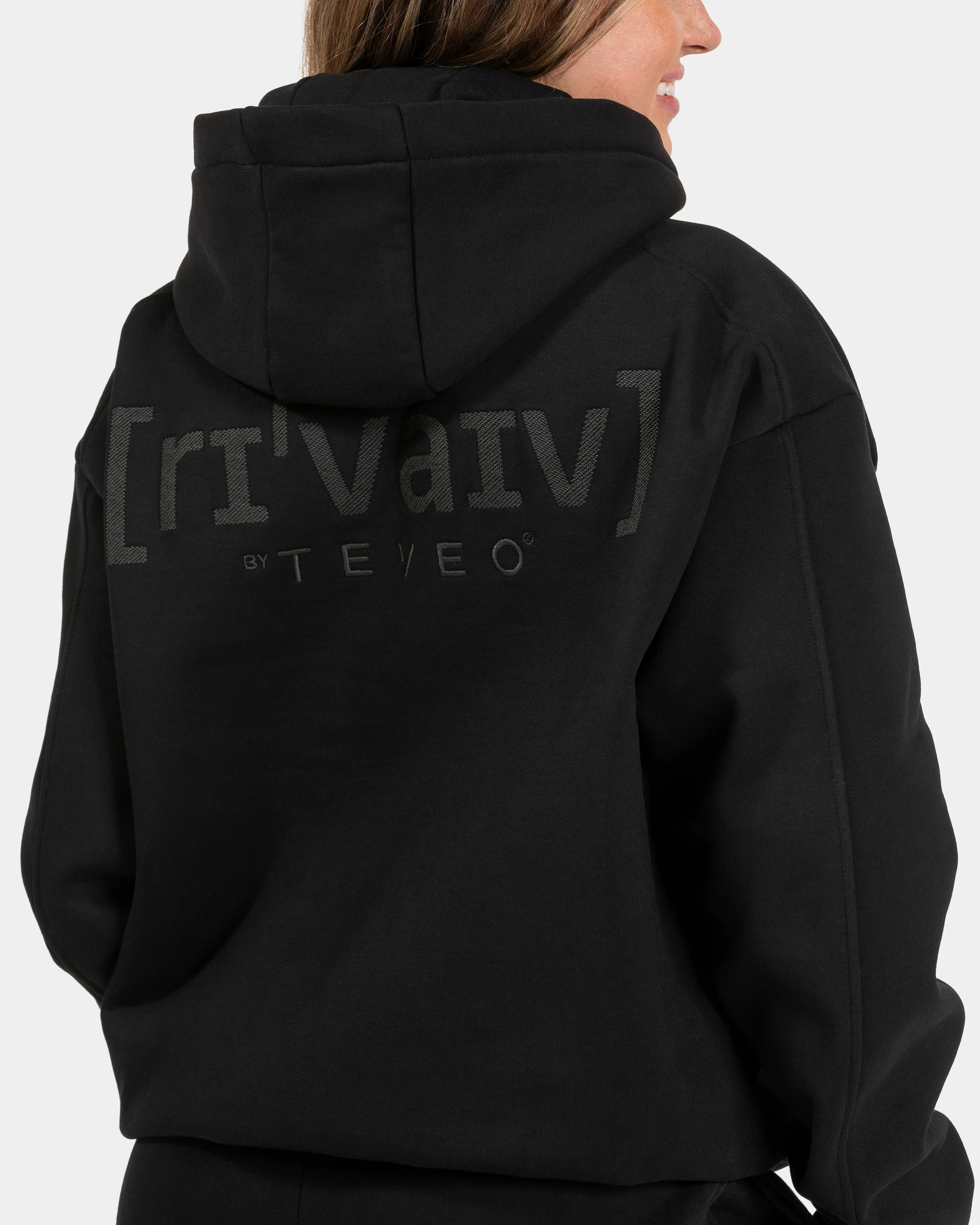 RI’VAIV Oversized Hoodie "Schwarz" - Image 4