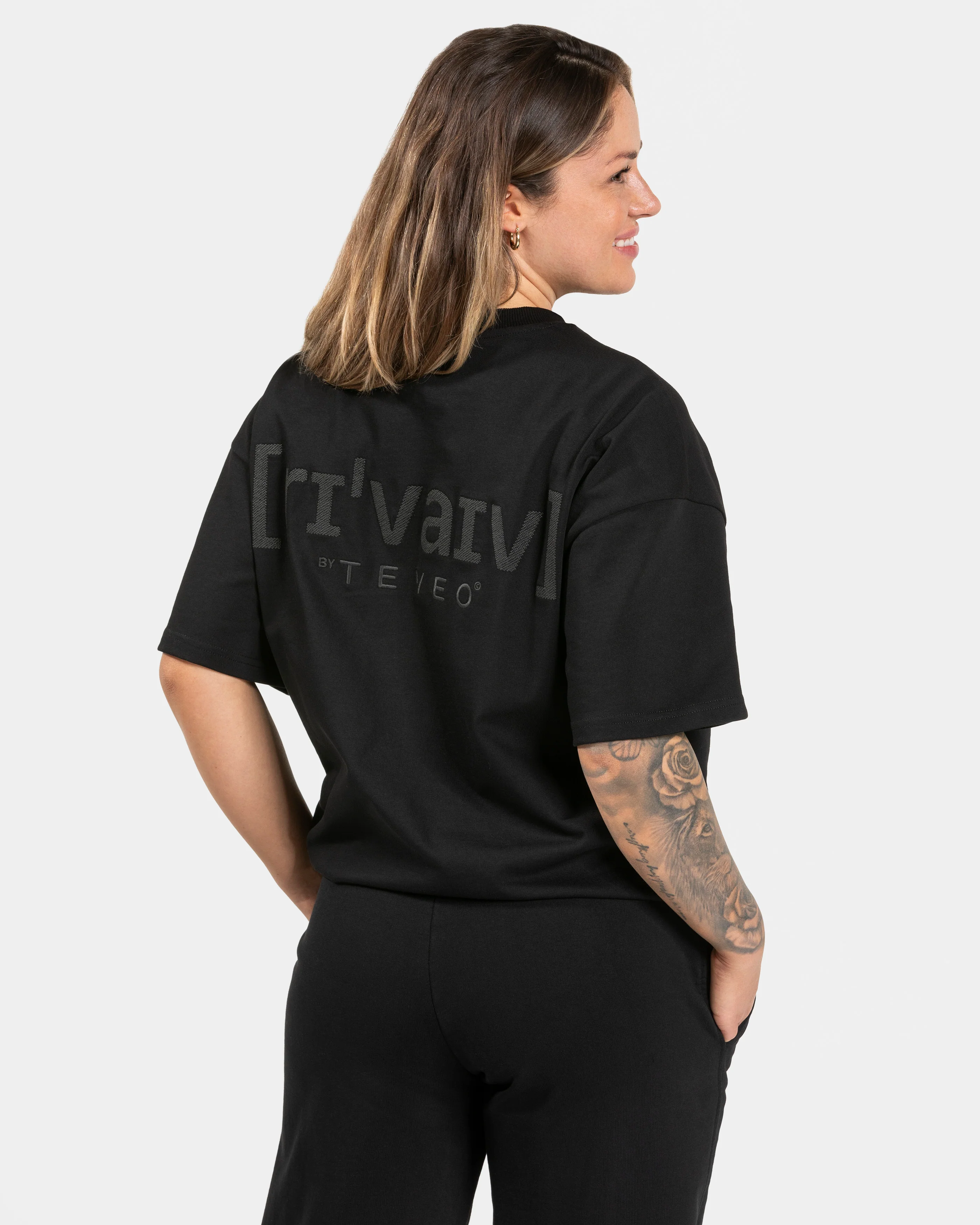RI’VAIV Oversized T-Shirt "Schwarz" - Image 2