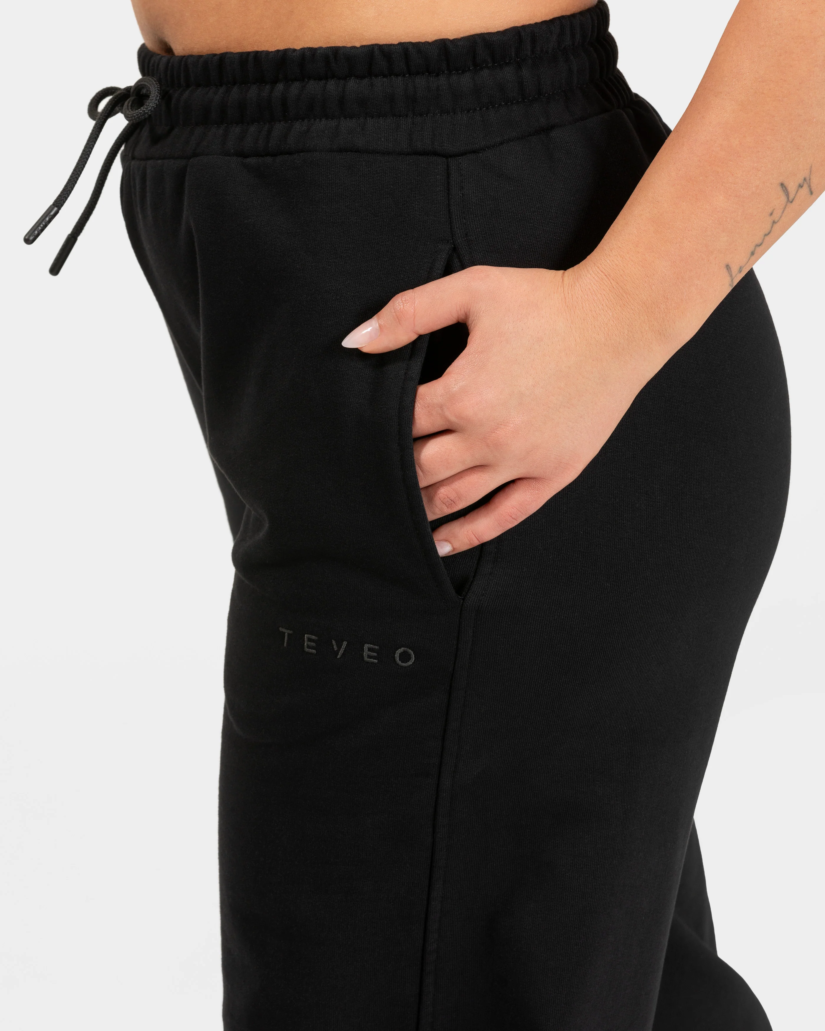 RI’VAIV Straight Leg Jogger "Schwarz" - Image 4