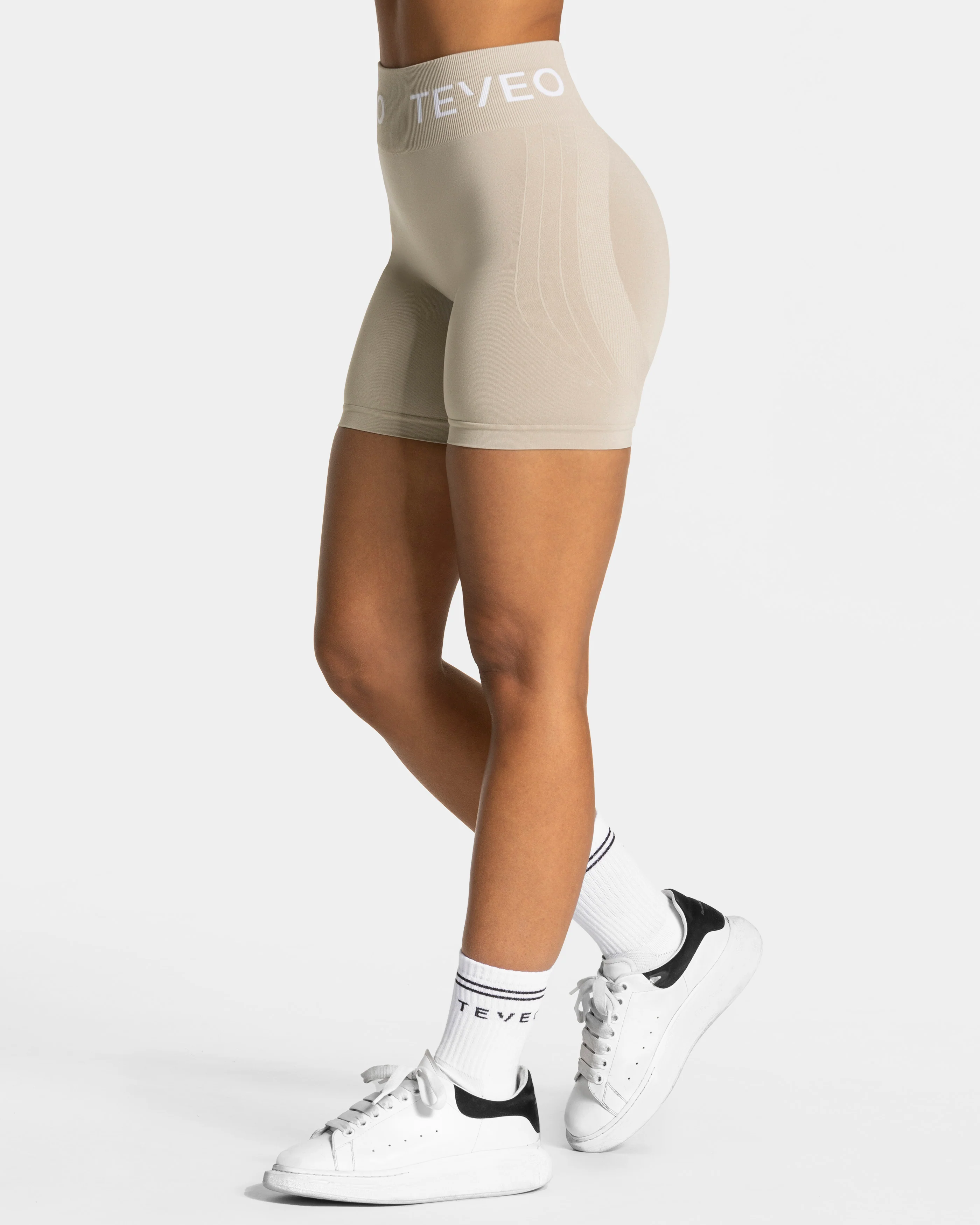 Signature Covert Scrunch Shorts "Latte" - Image 2