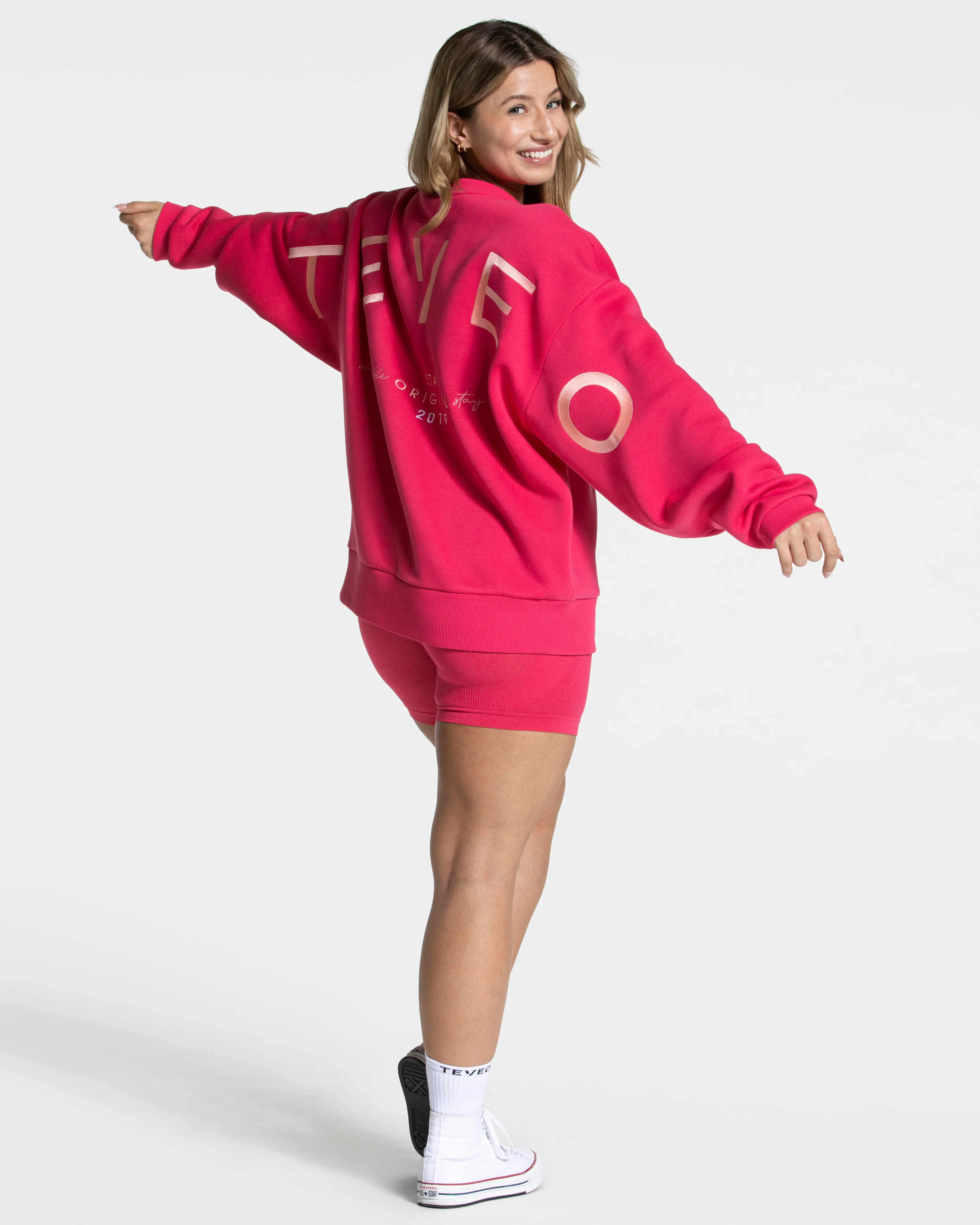 Signature Oversized Sweater "Berry" - Image 5