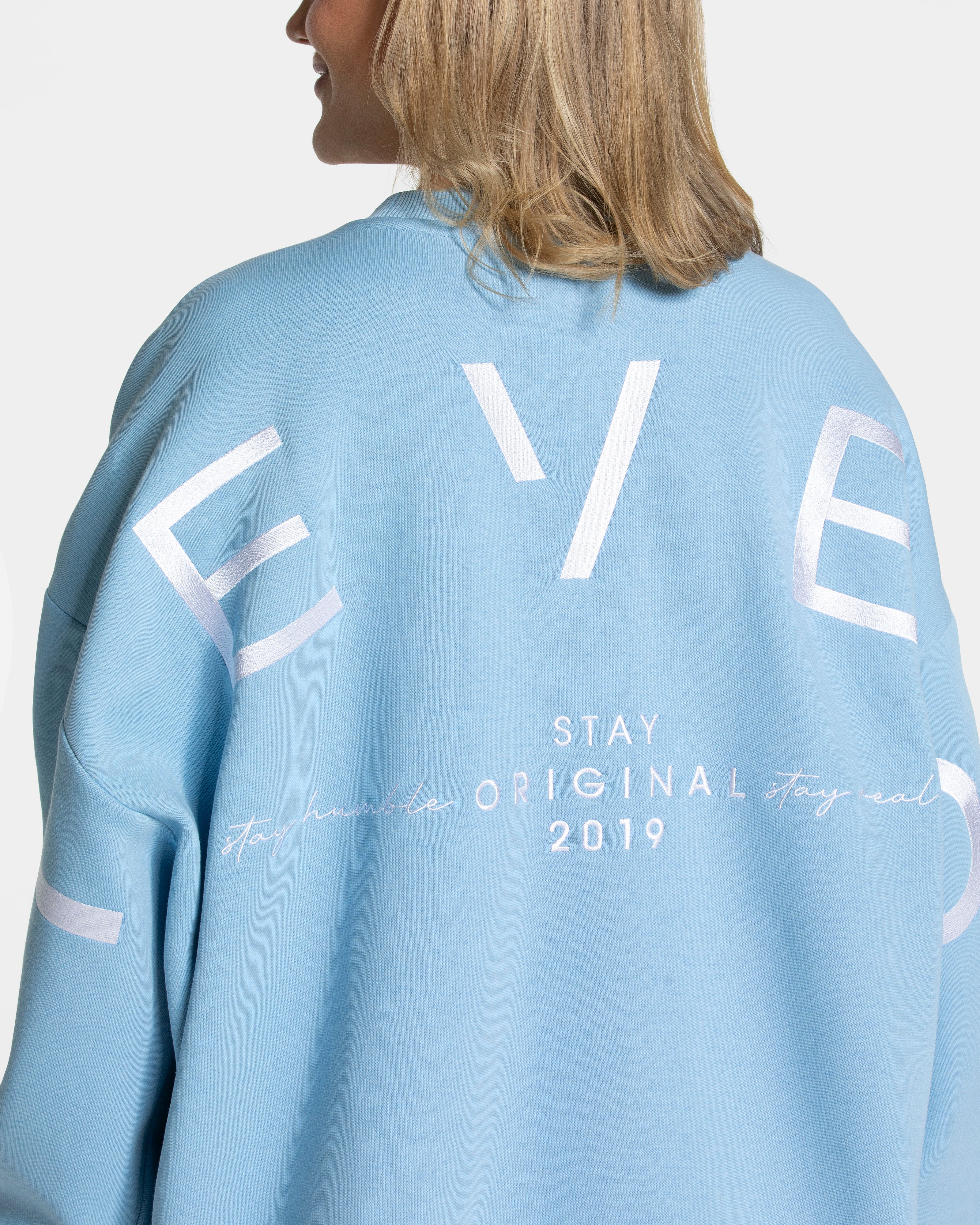 Signature Oversized Sweater "Ice Blue" - Image 4