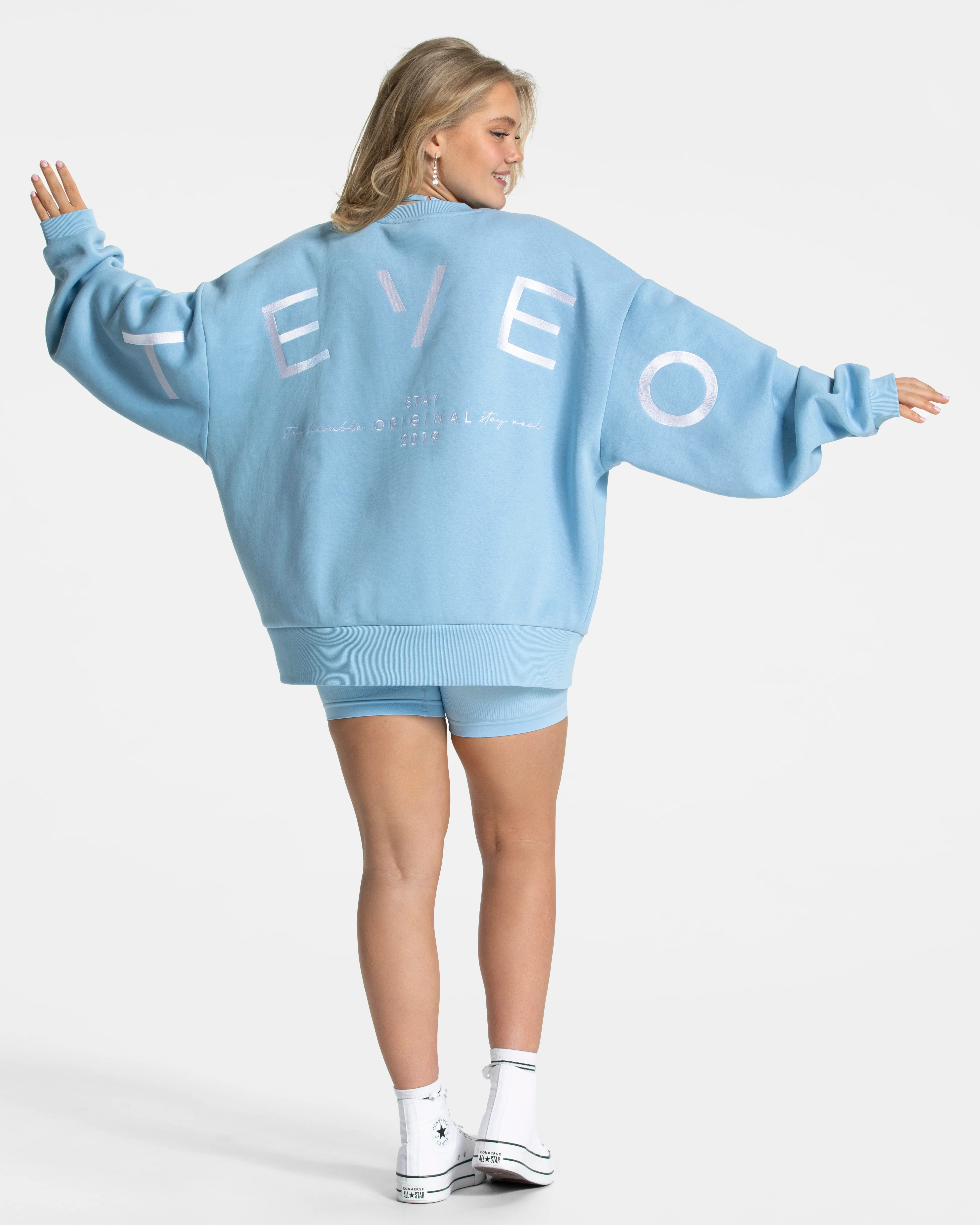 Signature Oversized Sweater "Ice Blue" - Image 5