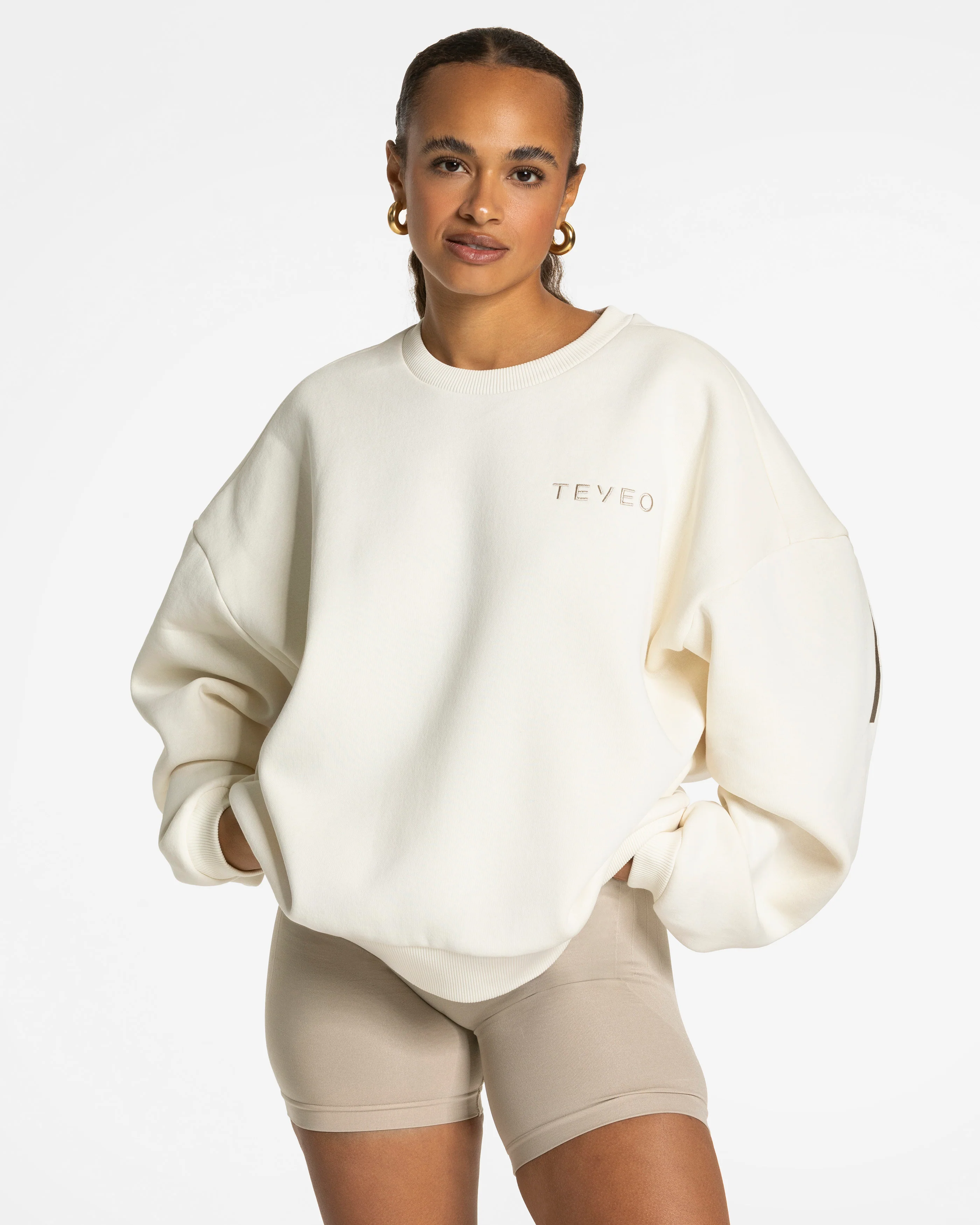 Signature Oversized Sweater "Latte" - Image 2