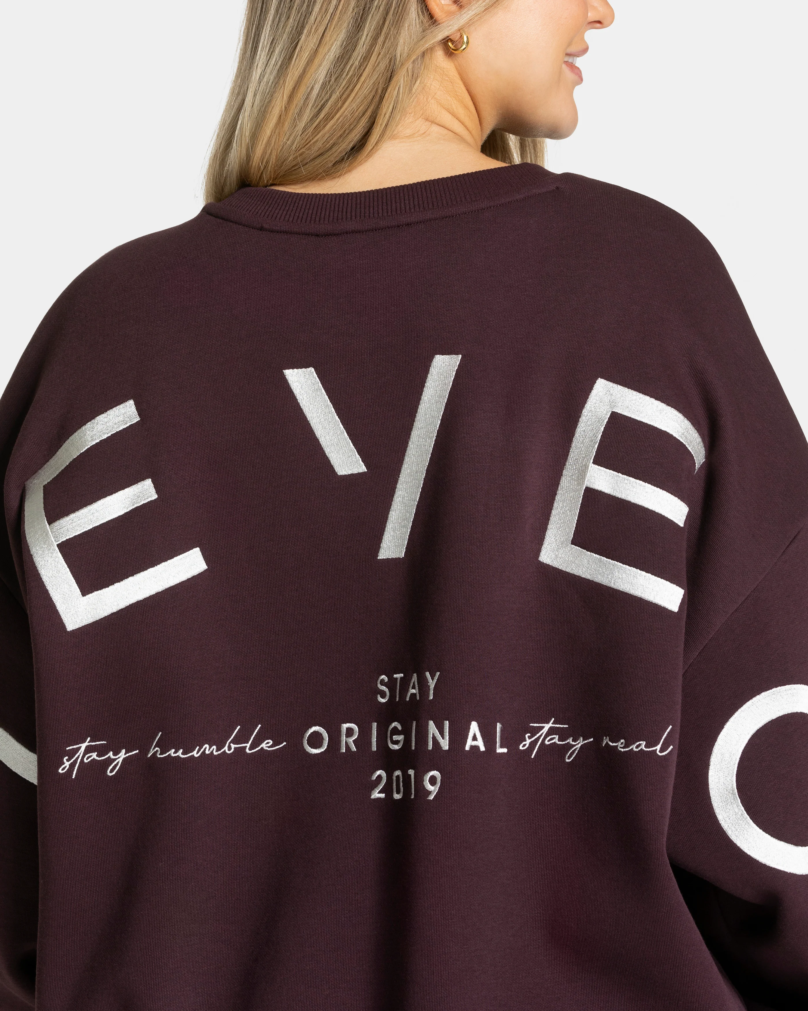 Signature Oversized Sweater "Merlot" - Image 4