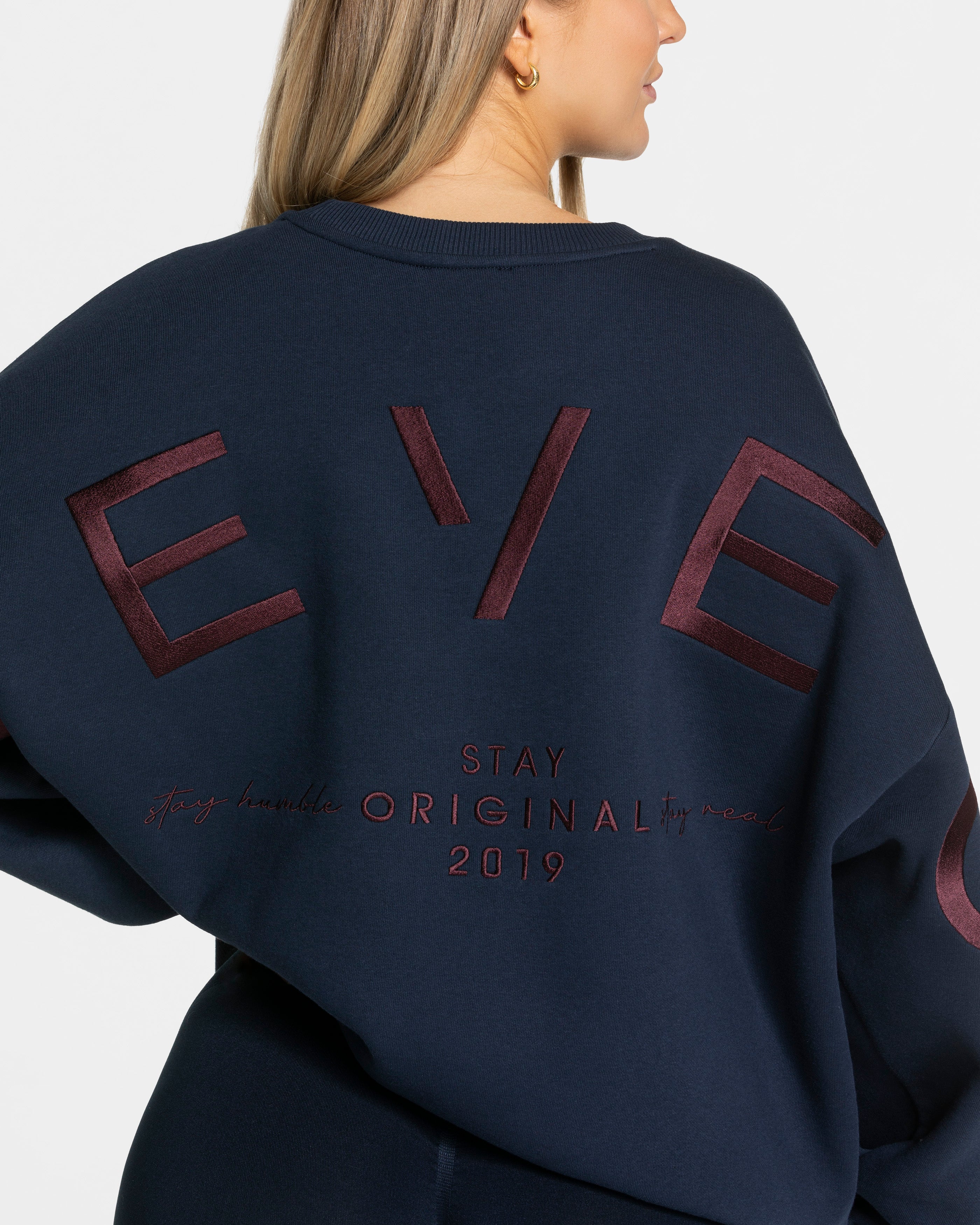 Signature Oversized Sweater "Midnight" - Image 4