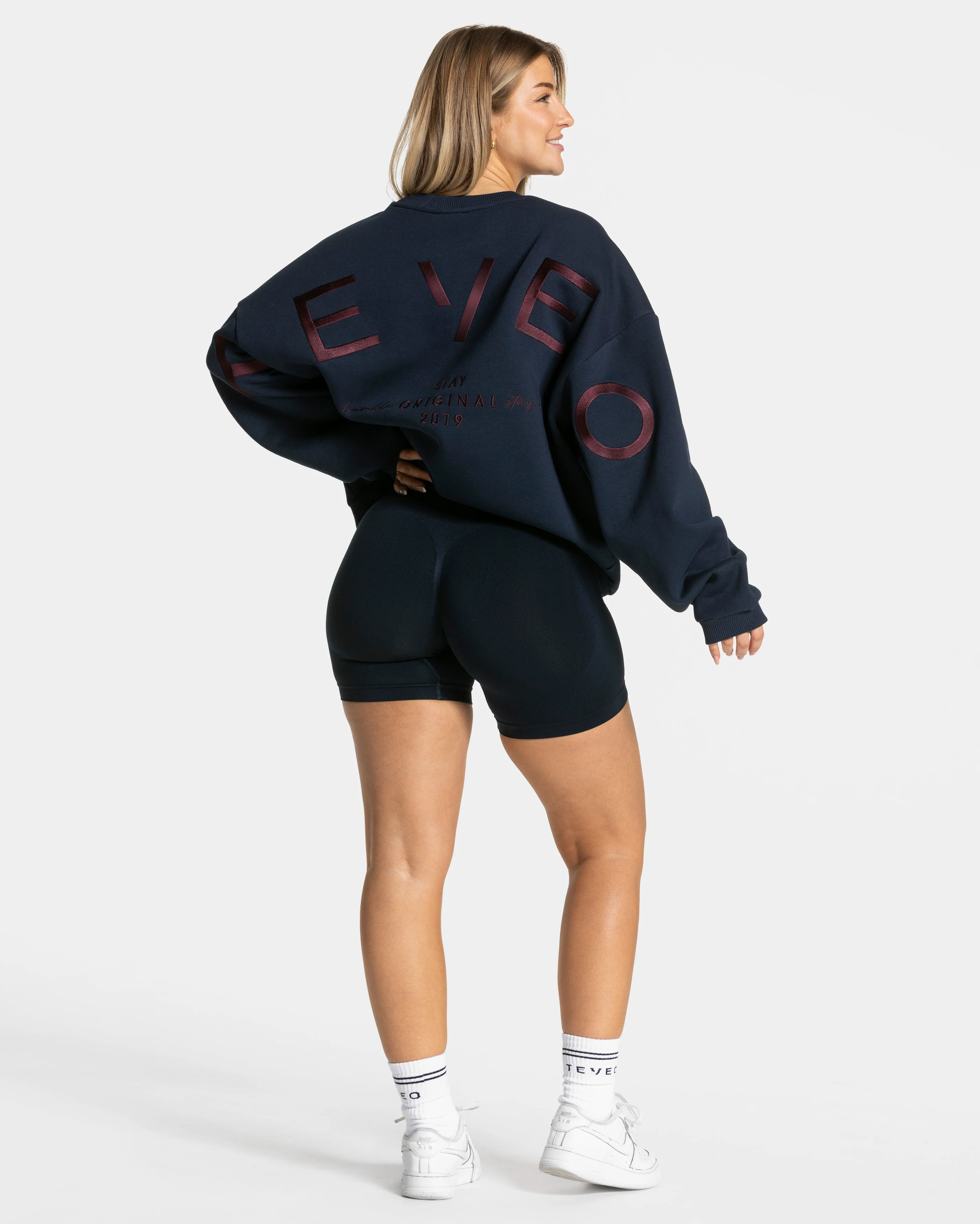 Signature Oversized Sweater "Midnight" - Image 5