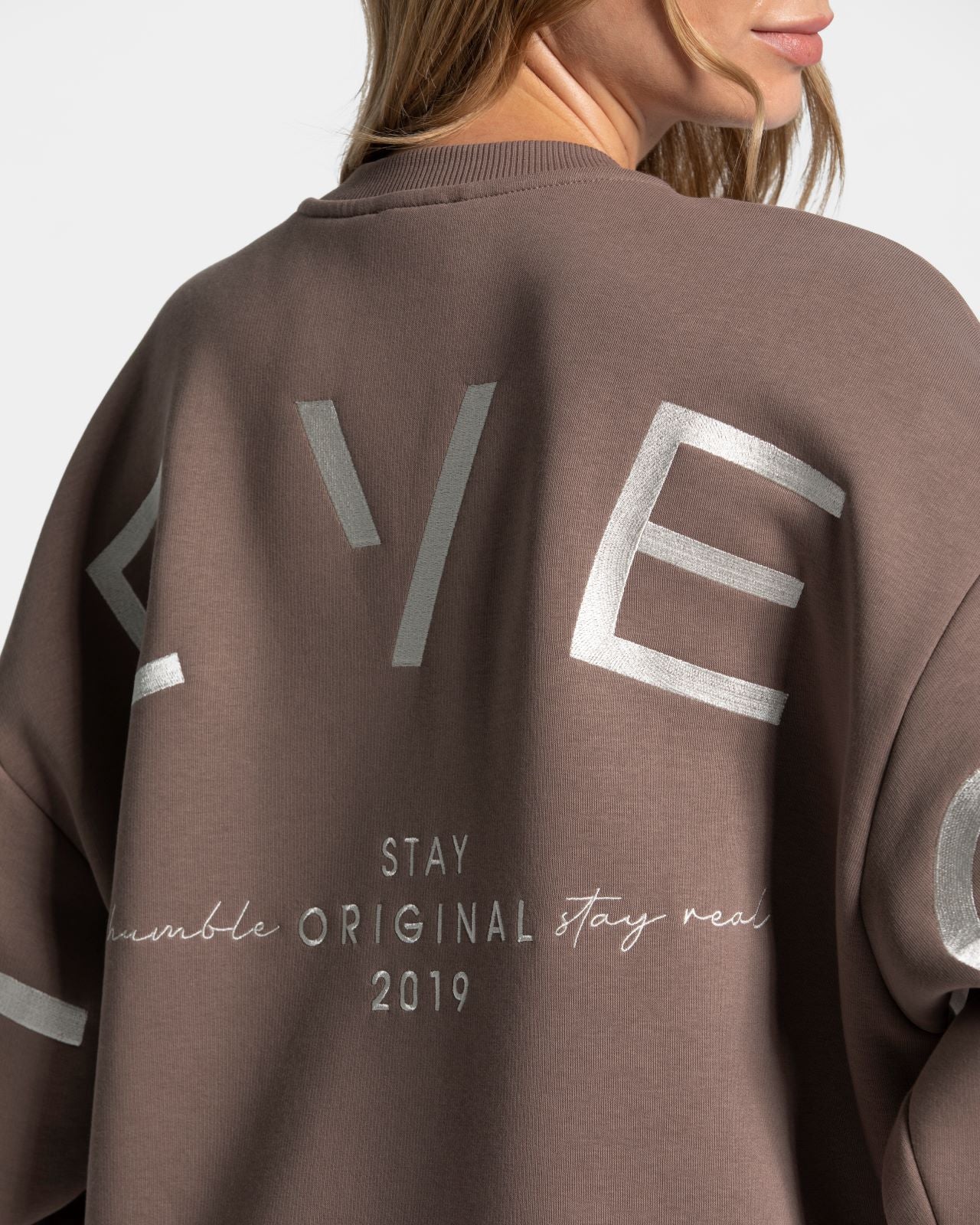 Signature Oversized Sweater "Mokka" - Image 4