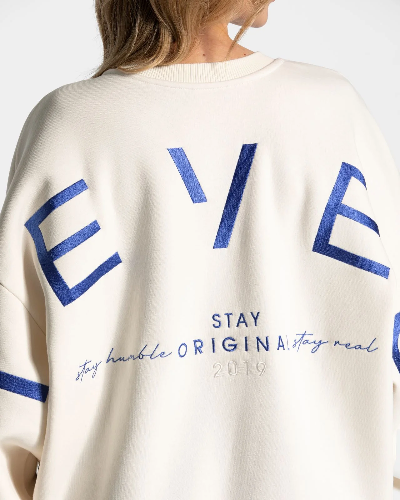 Signature Oversized Sweater "Off White" - Image 4