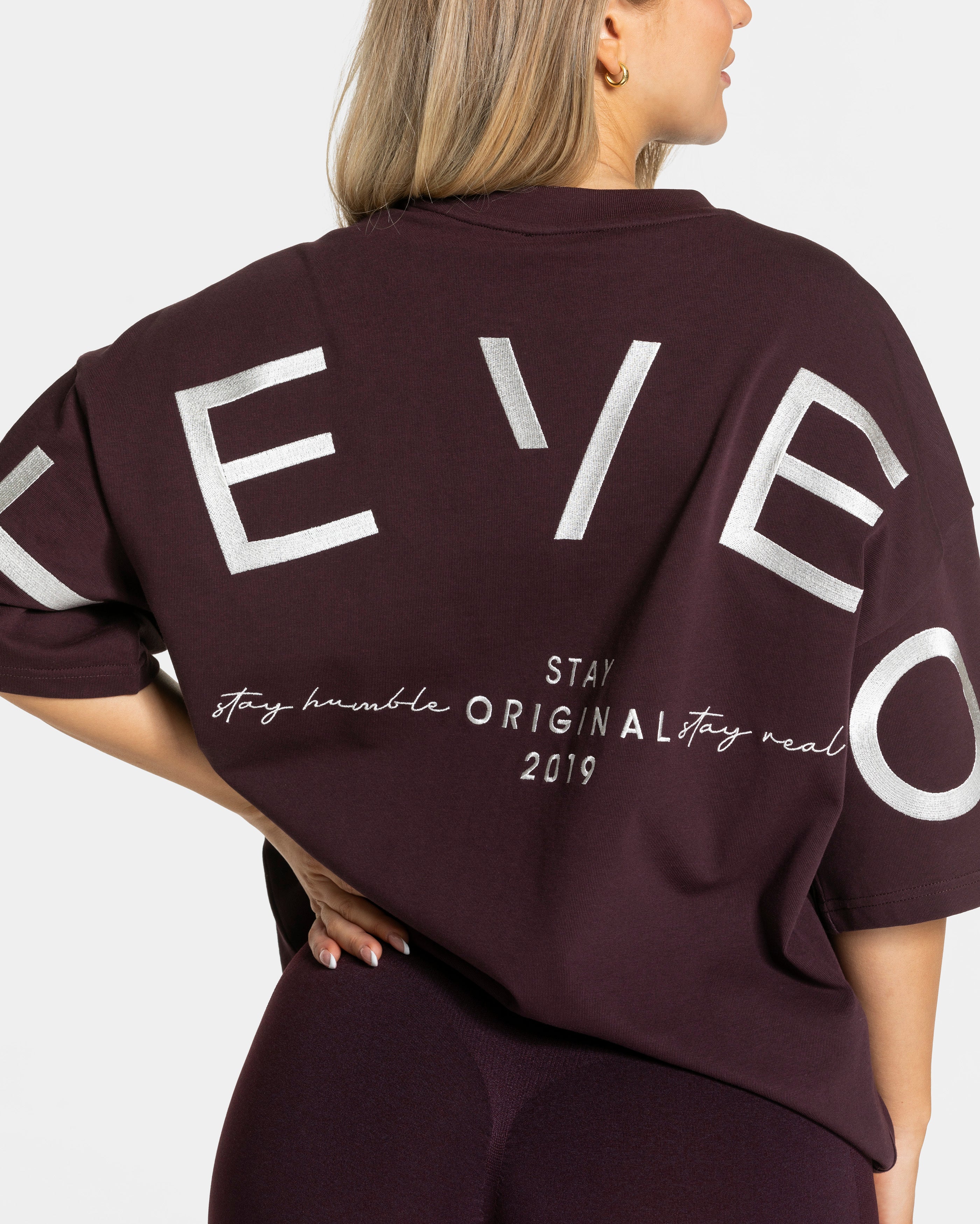 Signature Oversized T-Shirt "Merlot" - Image 4