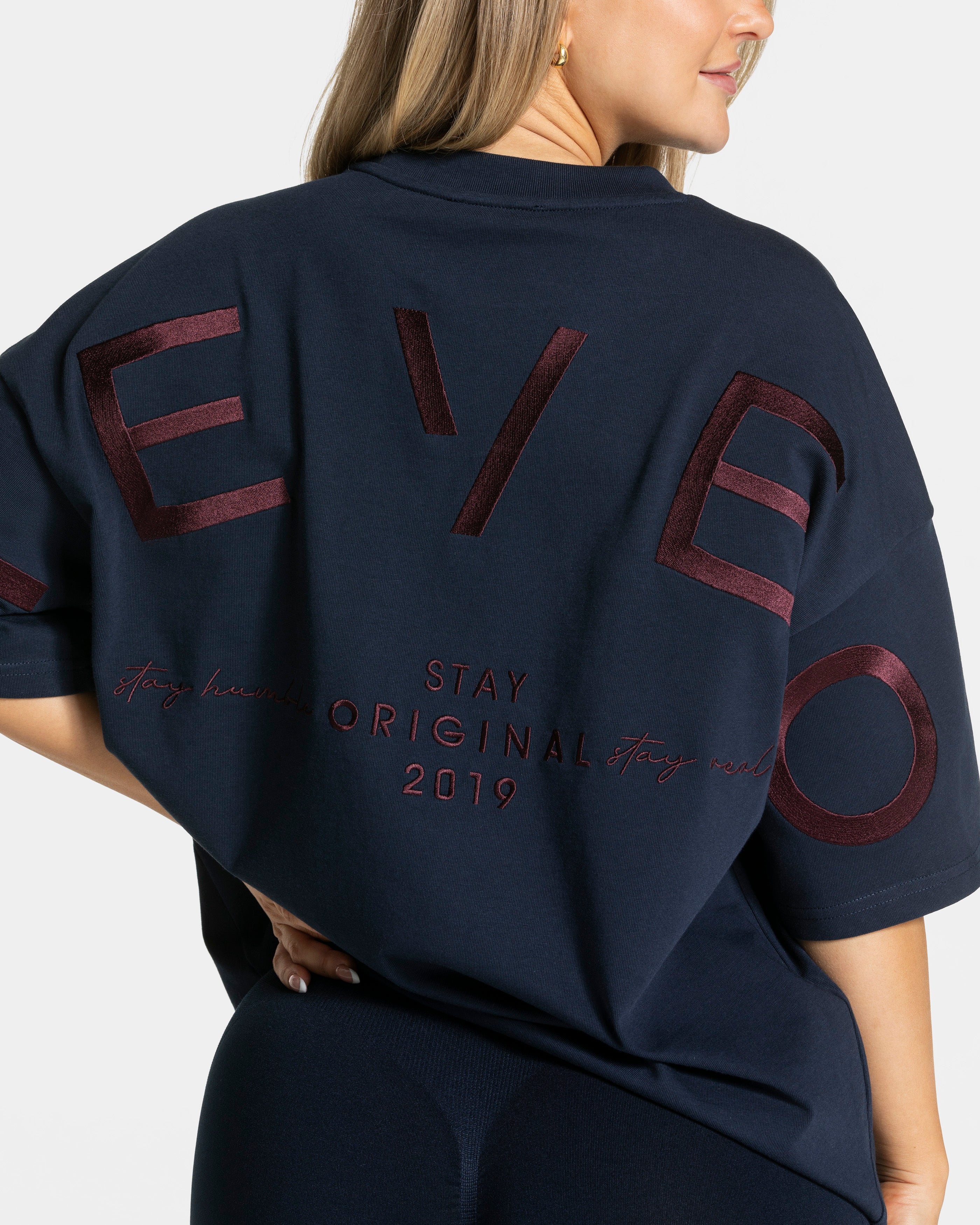 Signature Oversized T-Shirt "Midnight" - Image 4