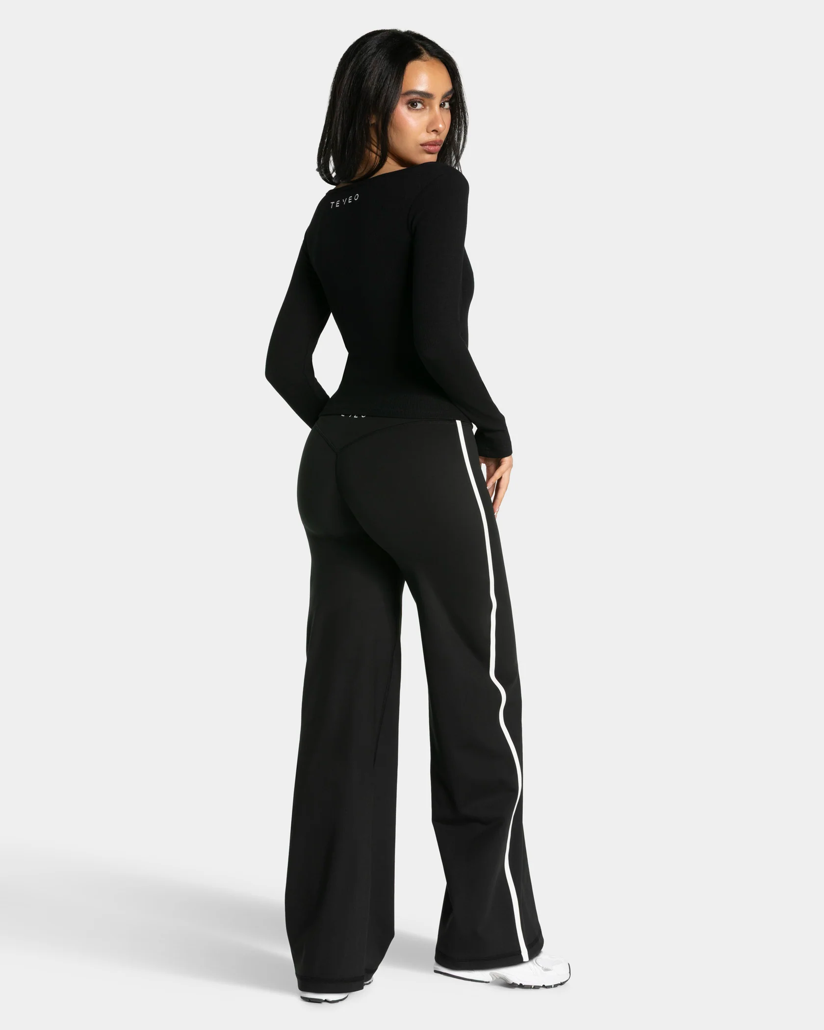 Soft Ribbed Longsleeve "Schwarz" - Image 5
