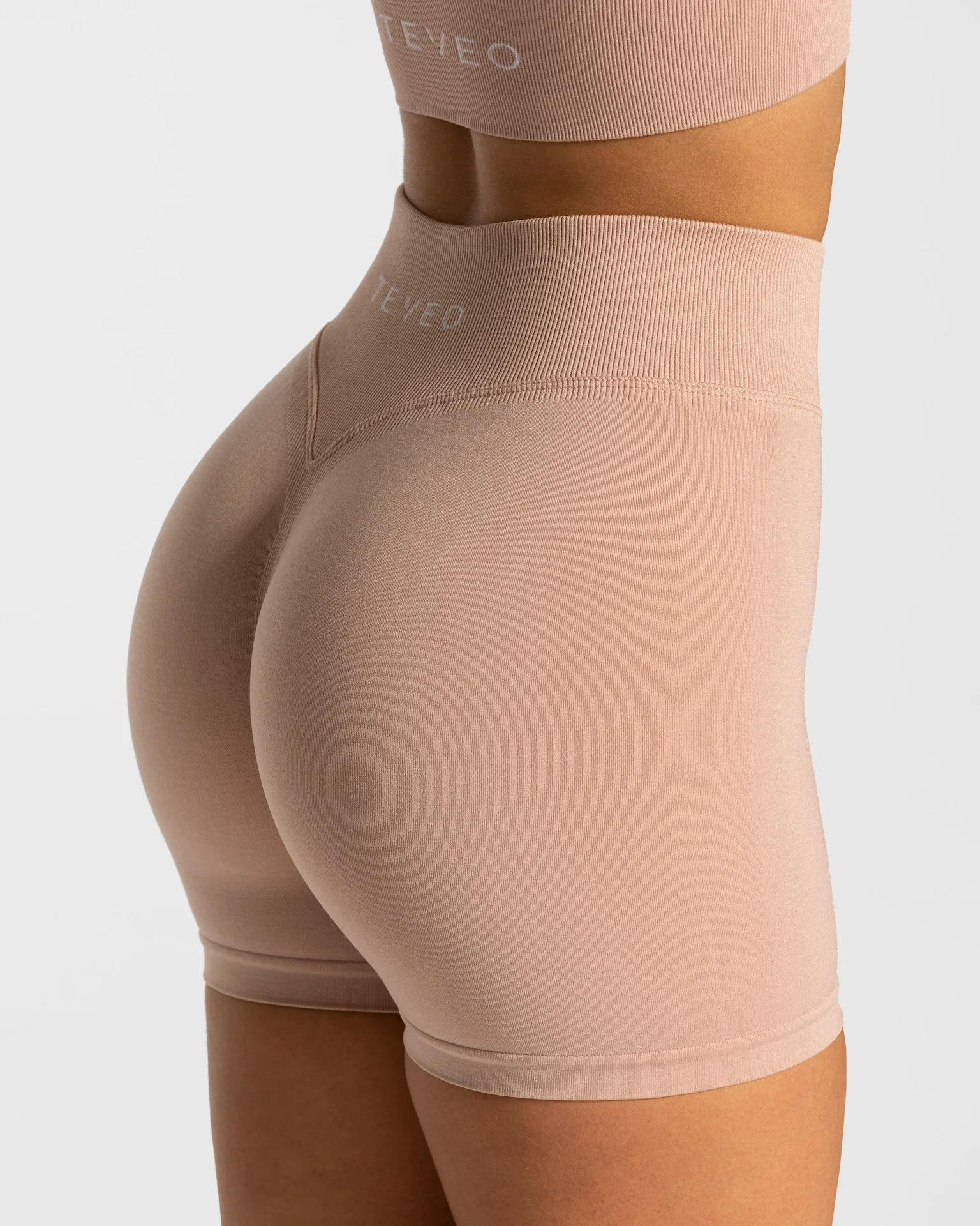 Statement Scrunch Shorts "Altrosa" - Image 4