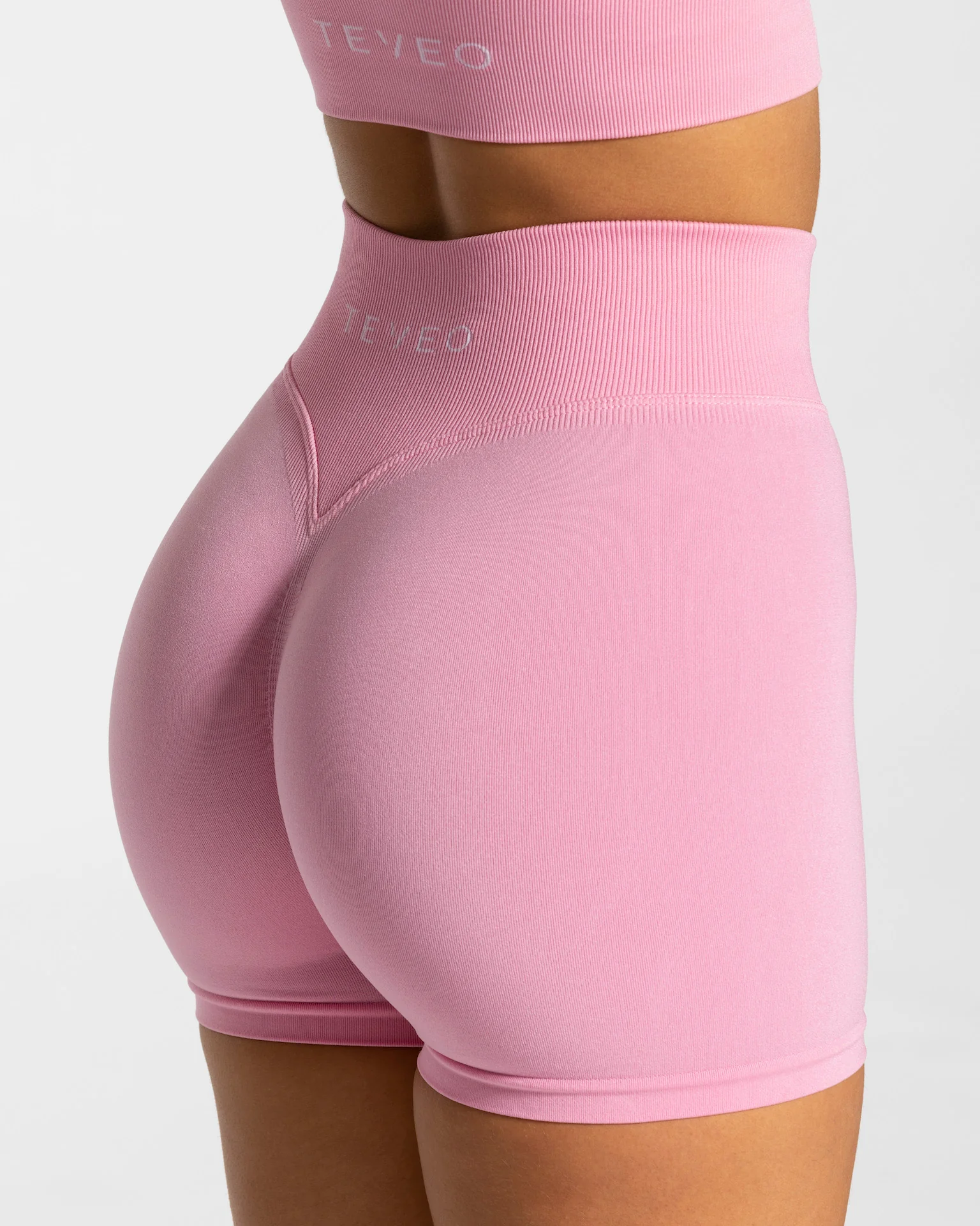 Statement Scrunch Shorts "Pink" - Image 4