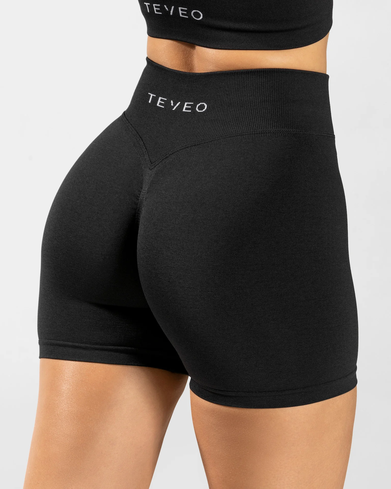Statement Scrunch Shorts "Schwarz" - Image 4